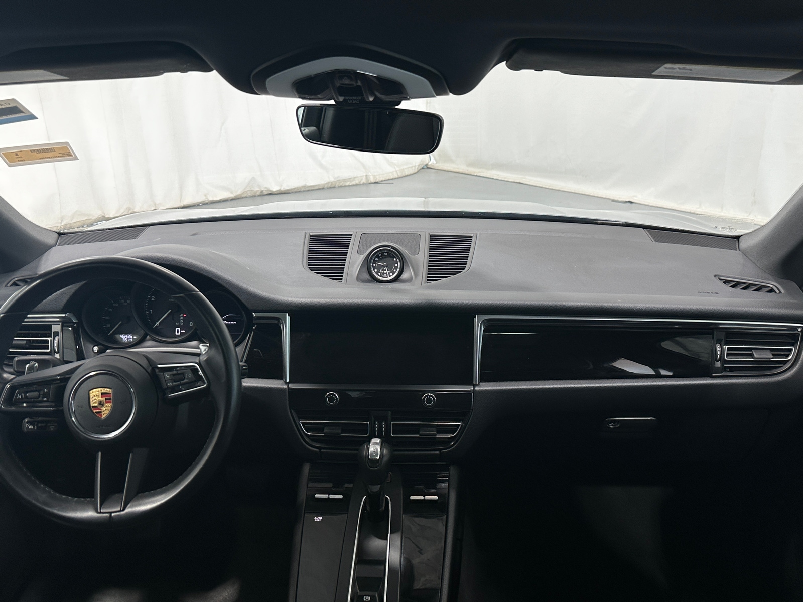 Thumbnail: 2023 Porsche Macan - 2