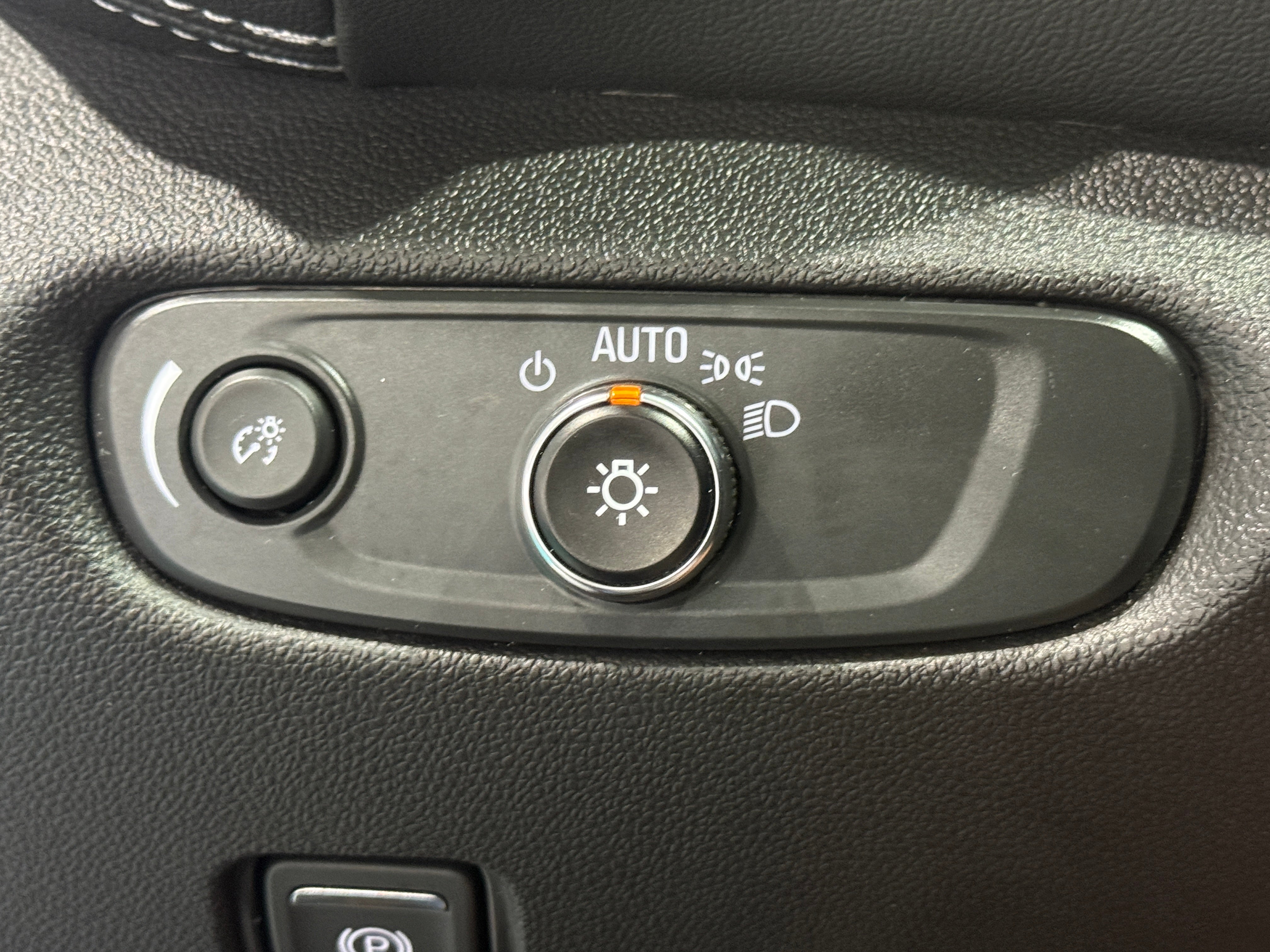 2025 Chevrolet Blazer 2LT - Photo 11