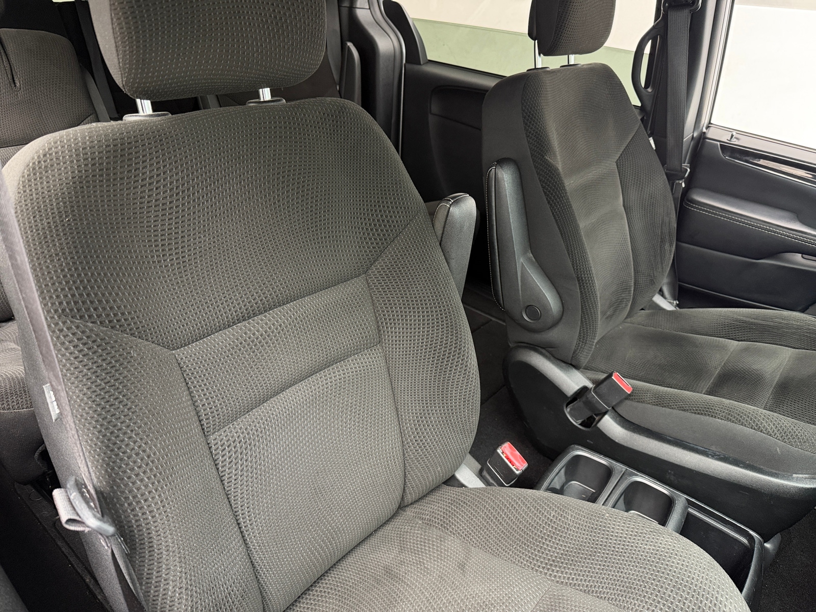 Thumbnail: 2017 Dodge Grand Caravan - 2