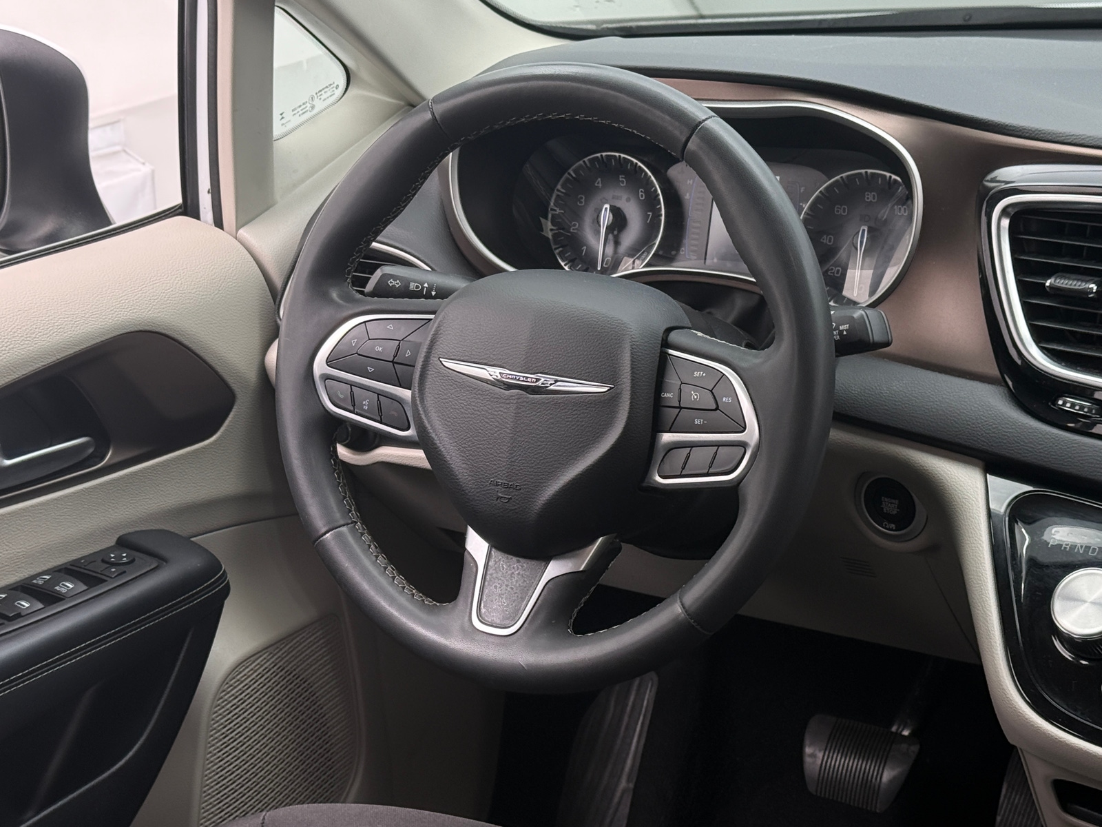 Thumbnail: 2023 Chrysler Voyager - 5
