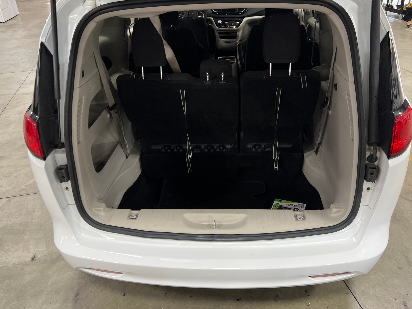 Thumbnail: 2023 Chrysler Voyager - 7