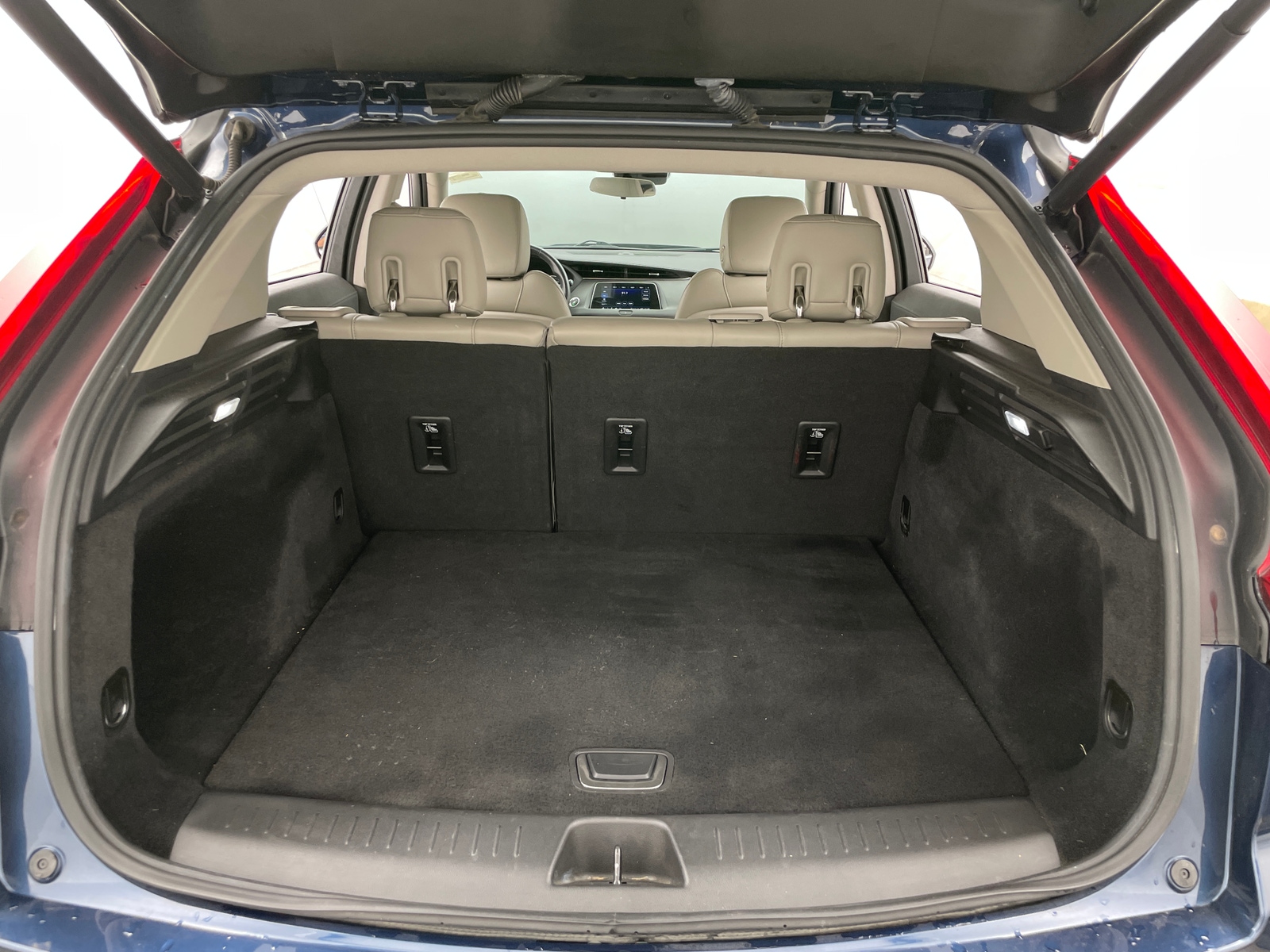 Thumbnail: 2022 Cadillac XT4 - 6