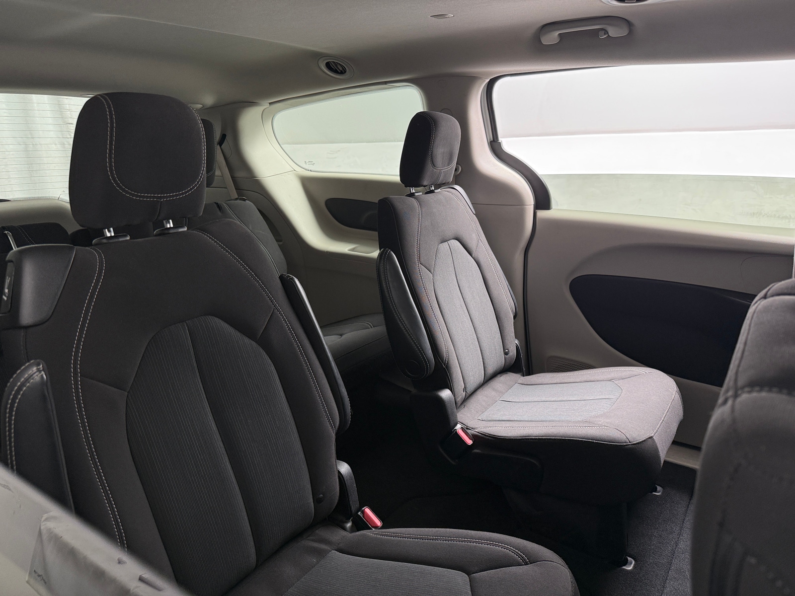 Thumbnail: 2023 Chrysler Voyager - 6
