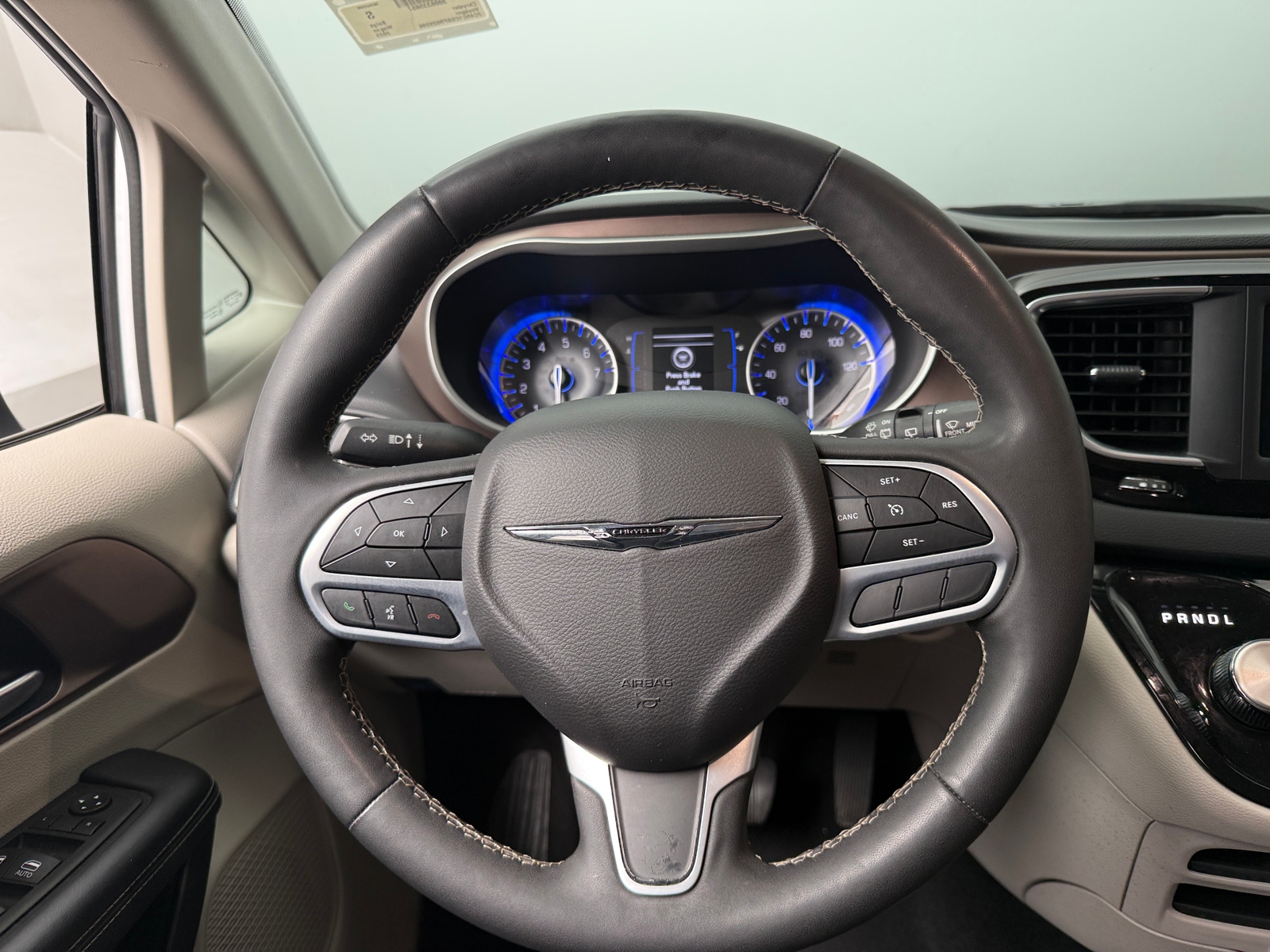 Thumbnail: 2023 Chrysler Voyager - 5