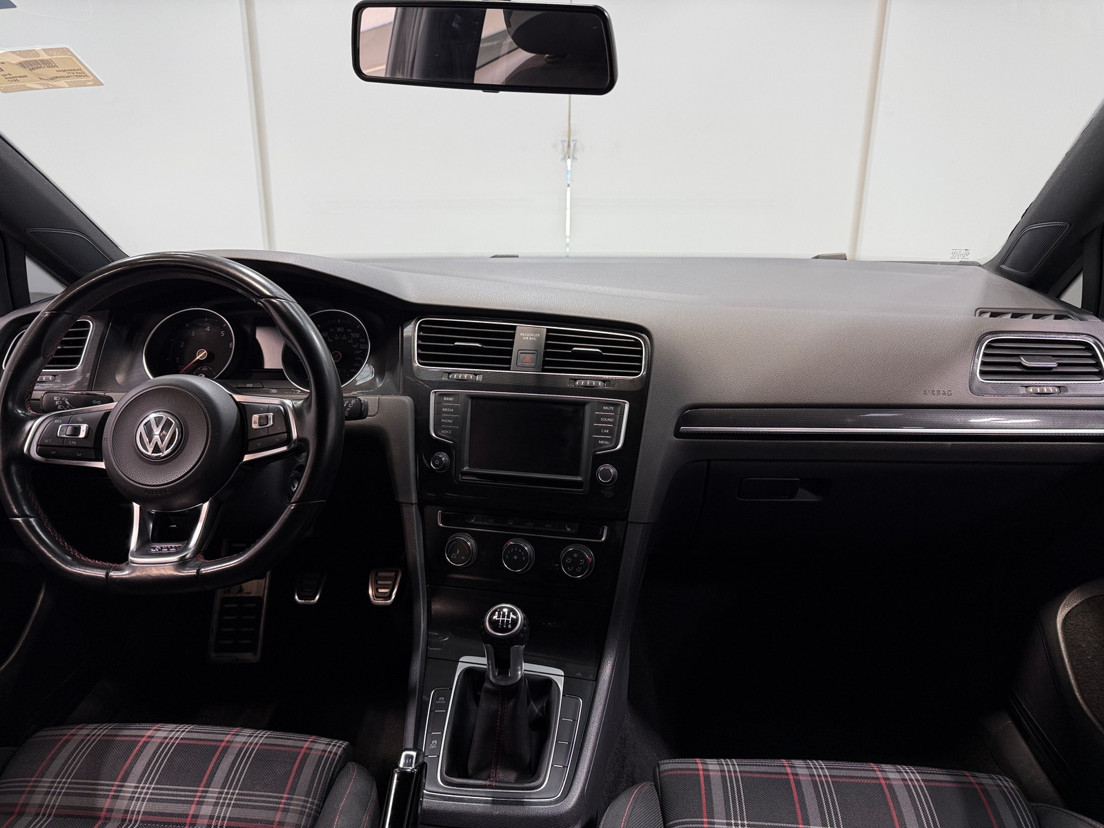 Thumbnail: 2017 Volkswagen Golf - 3