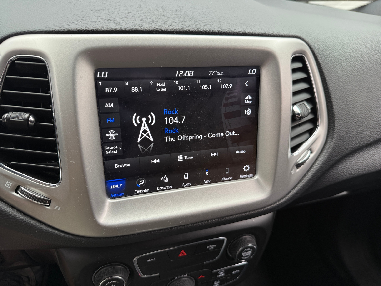 Thumbnail: 2021 Jeep Compass - 3