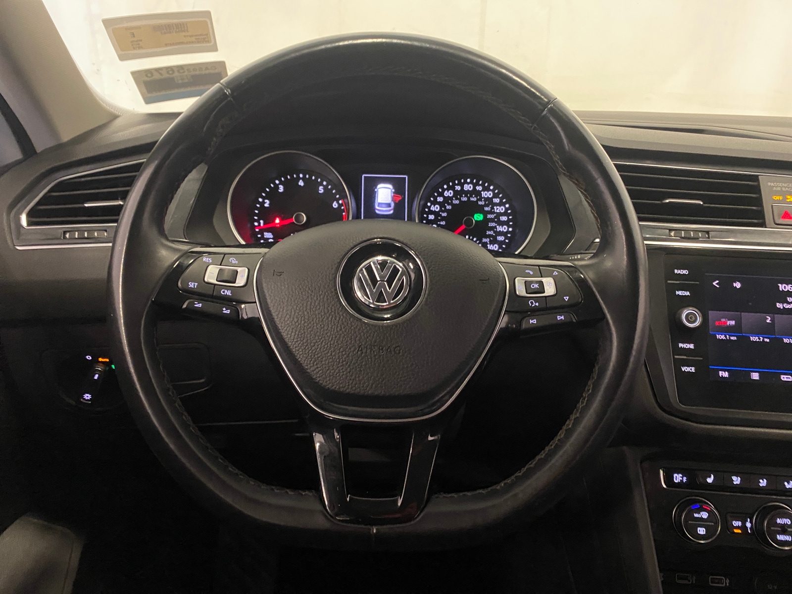Thumbnail: 2018 Volkswagen Tiguan - 4