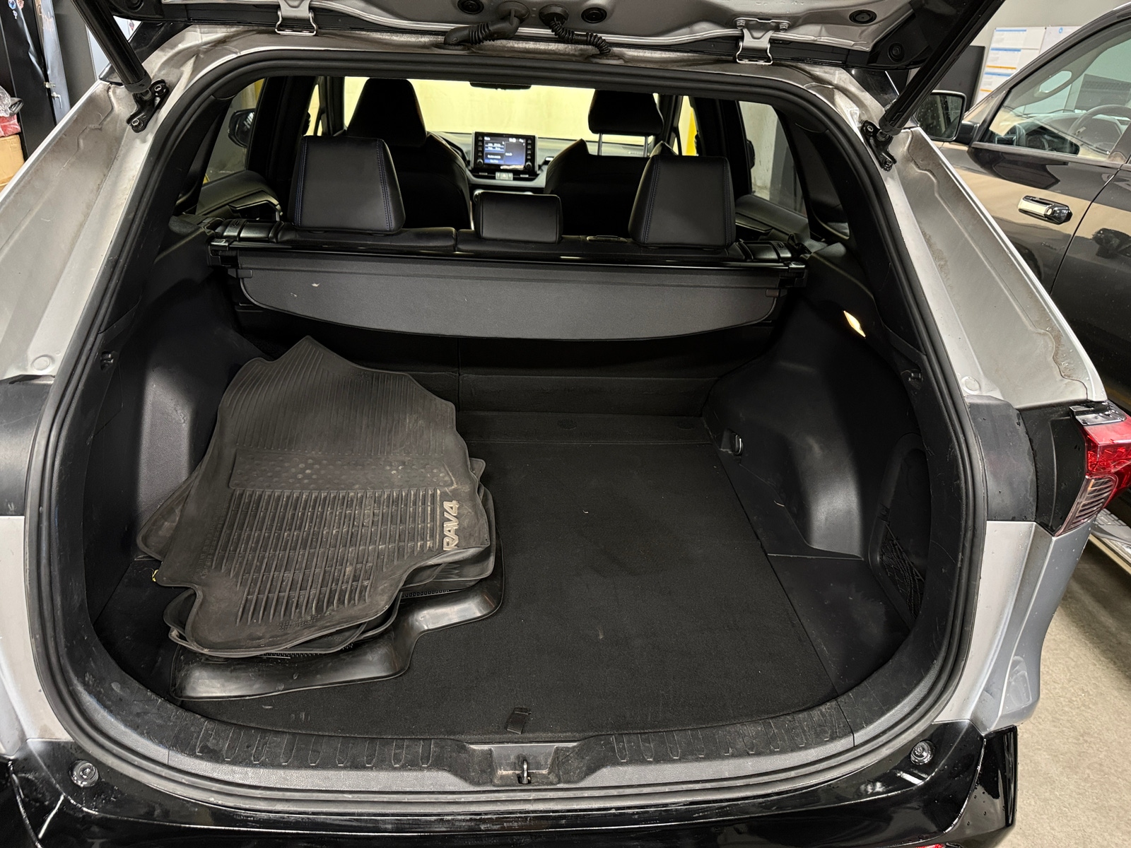 Thumbnail: 2020 Toyota RAV4 - 6