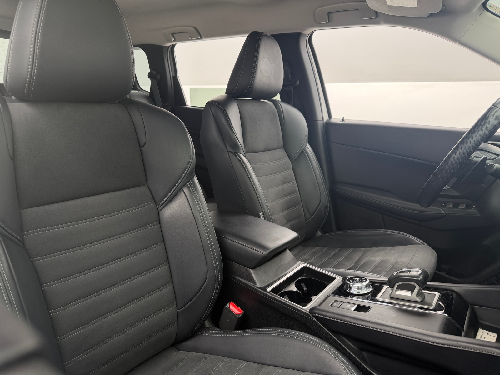 Thumbnail: 2024 Mitsubishi Outlander - 2