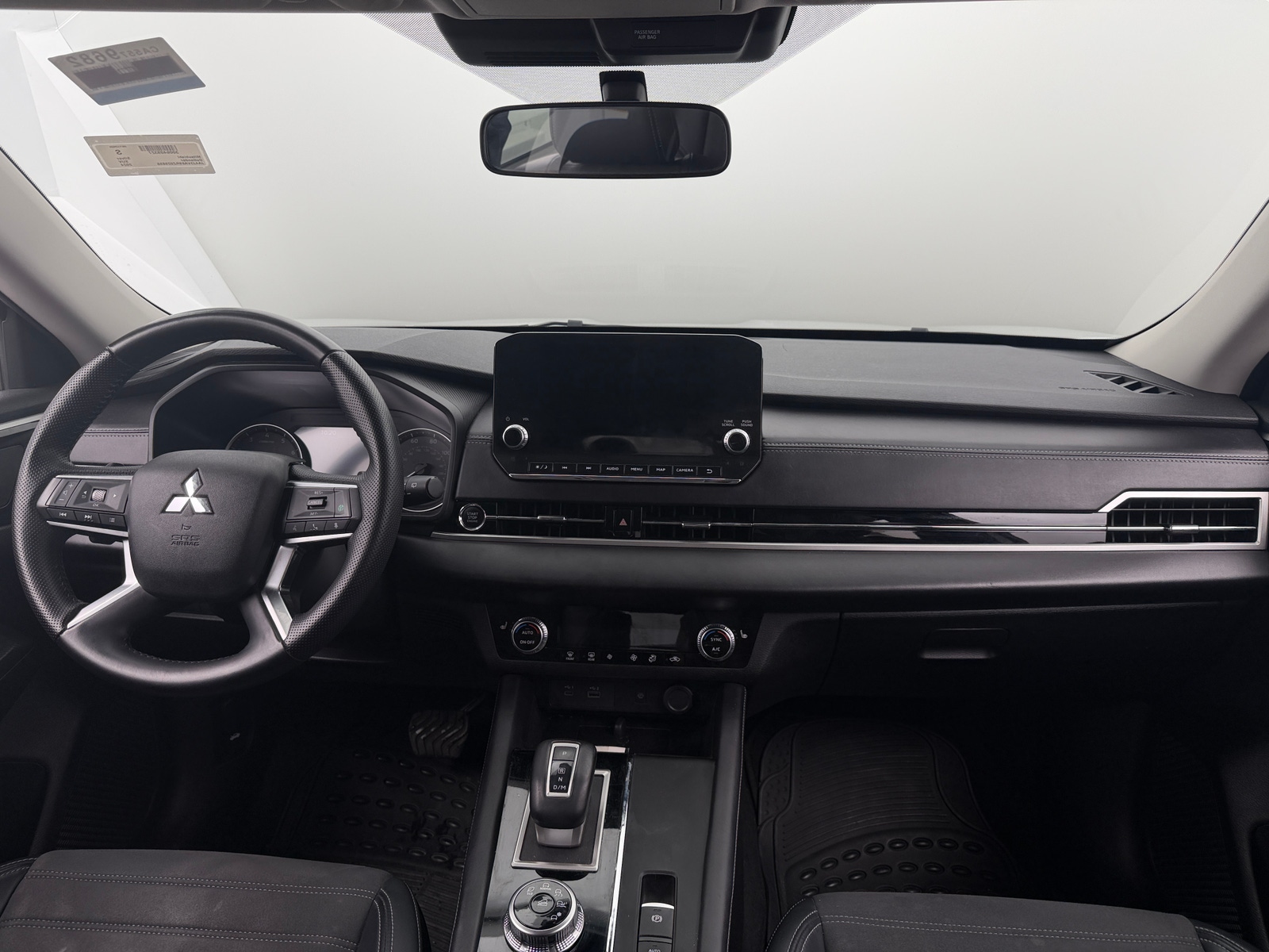 Thumbnail: 2024 Mitsubishi Outlander - 3