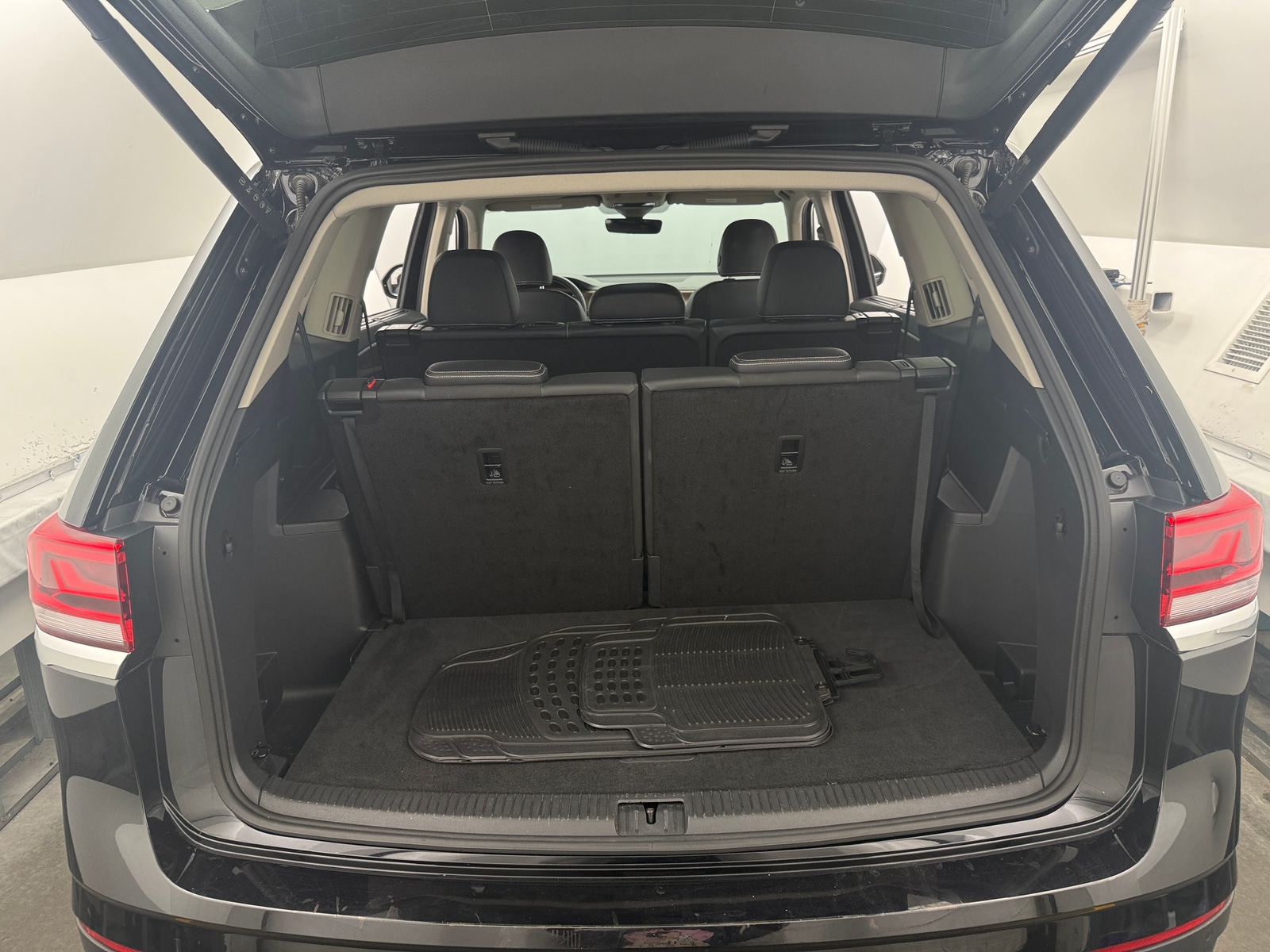 Thumbnail: 2026 Volkswagen Atlas - 6