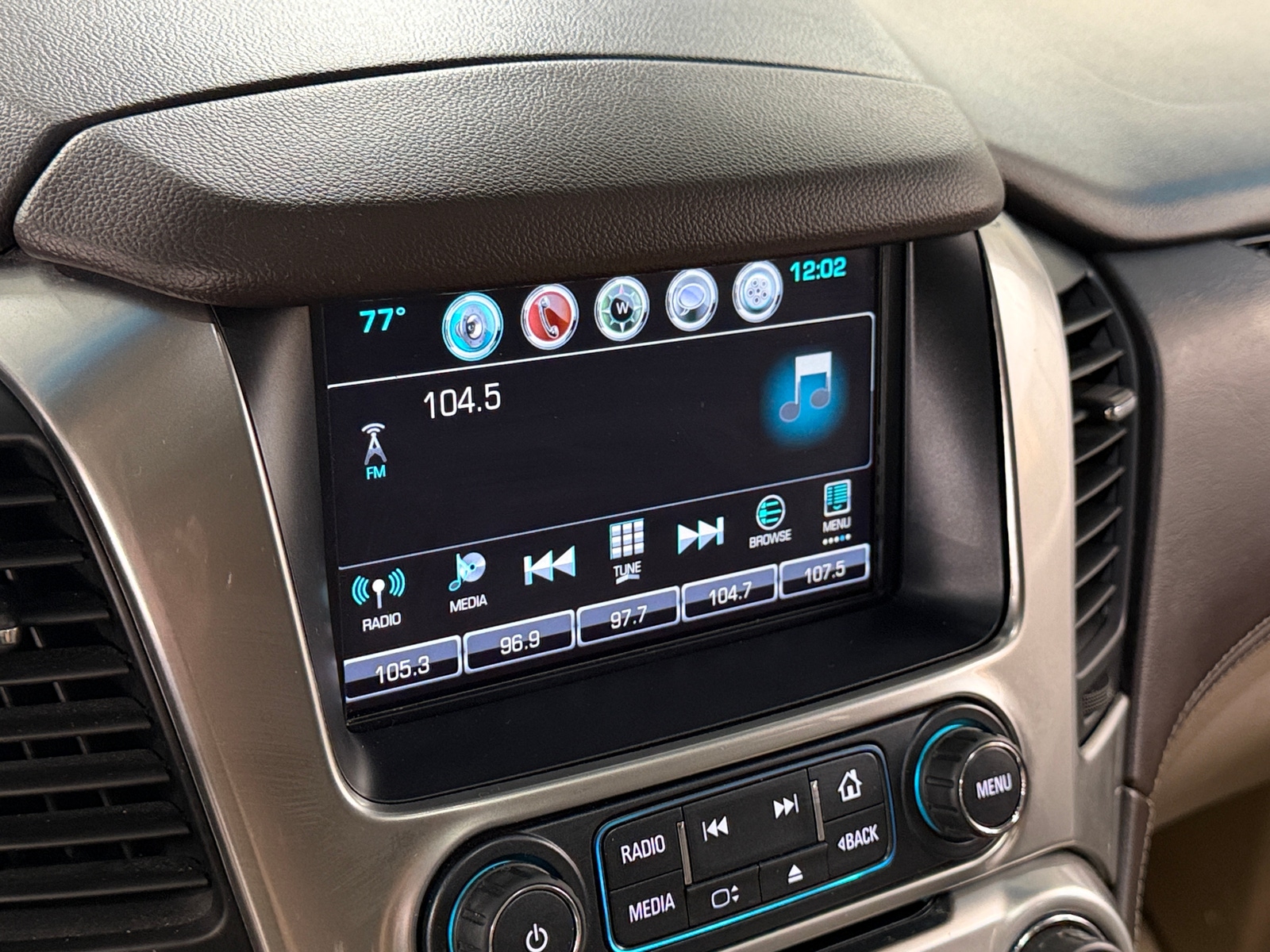 Thumbnail: 2018 Chevrolet Suburban - 3