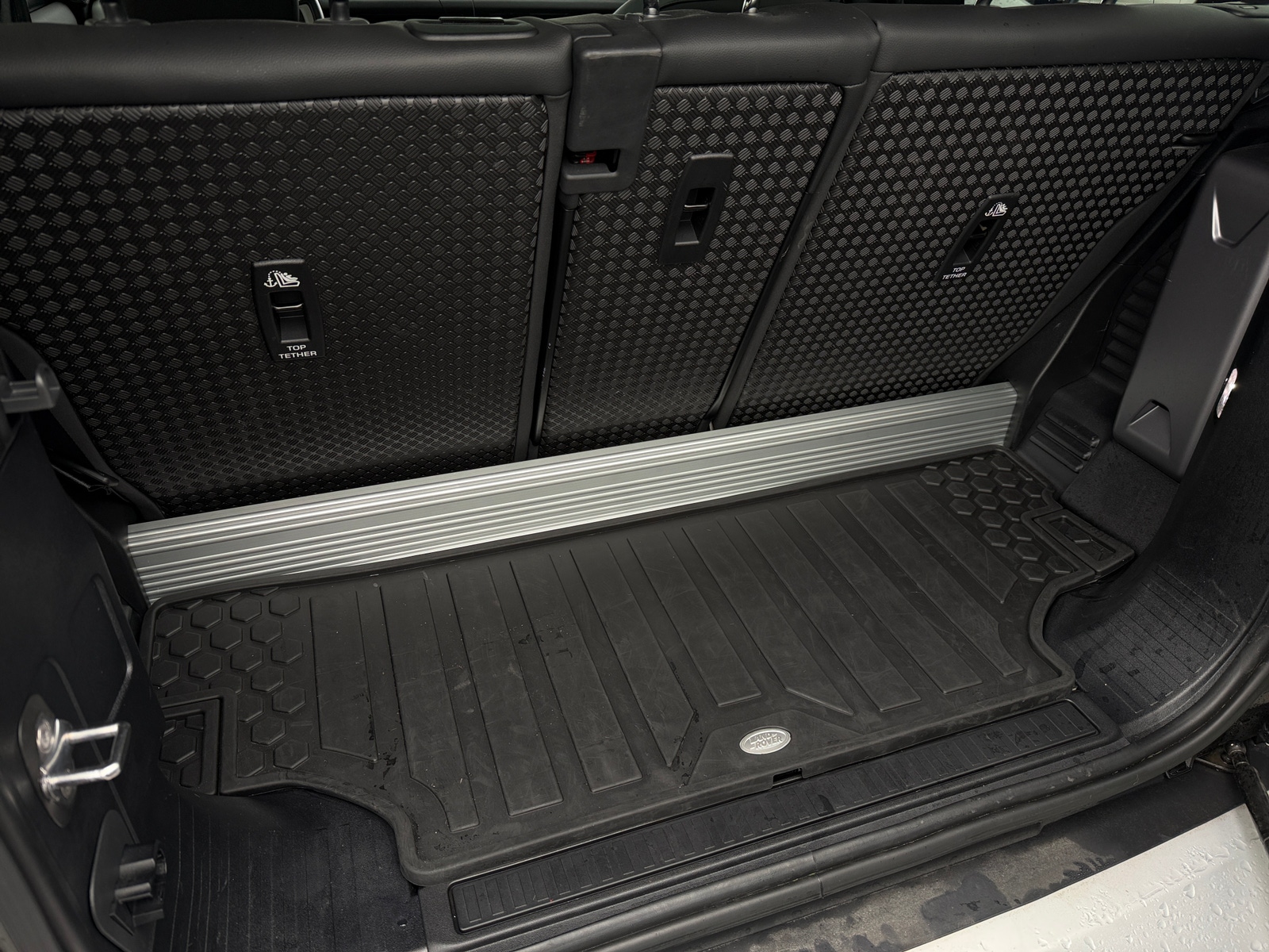 Thumbnail: 2023 Land Rover Defender - 7