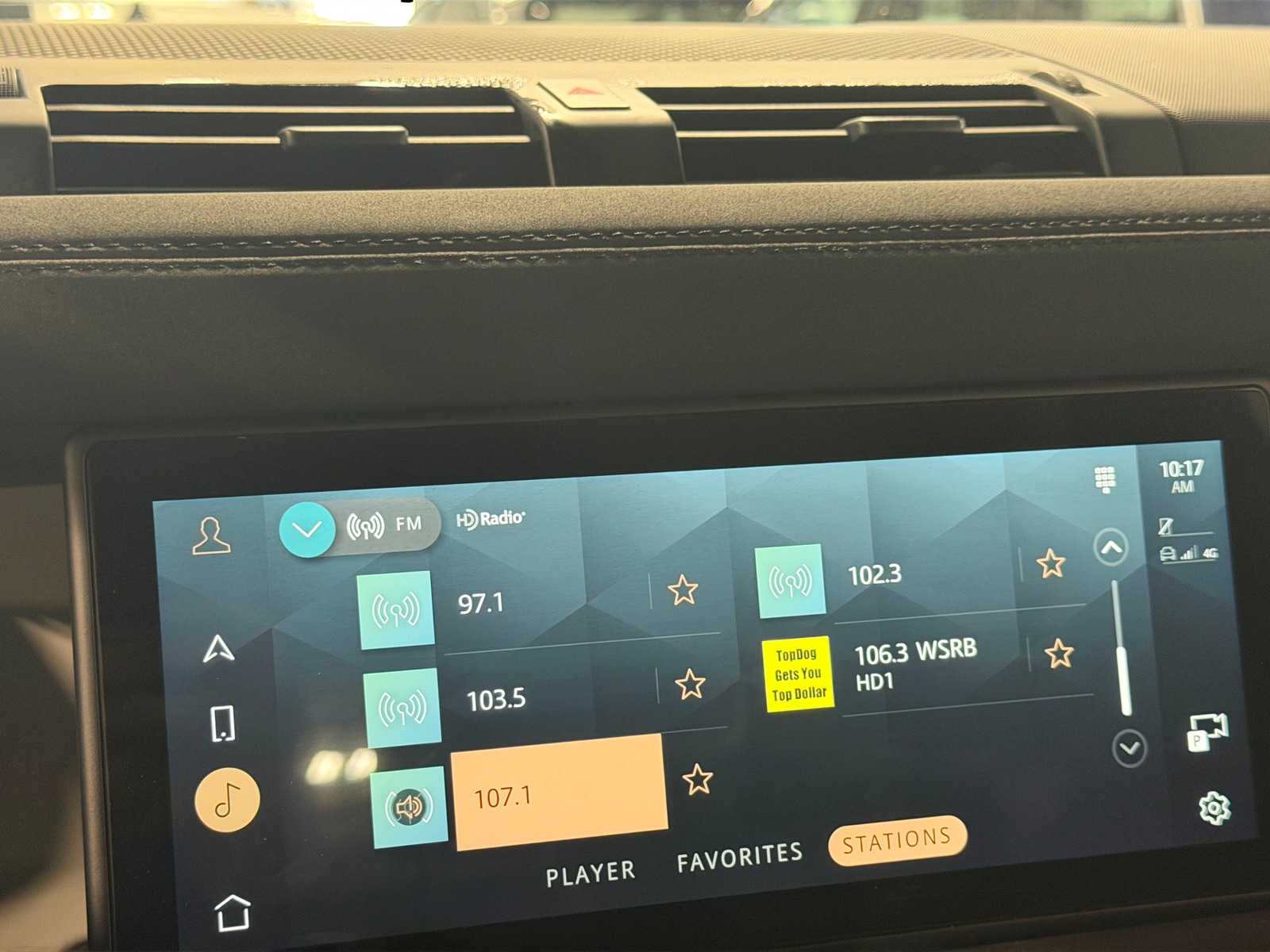 Thumbnail: 2023 Land Rover Defender - 4