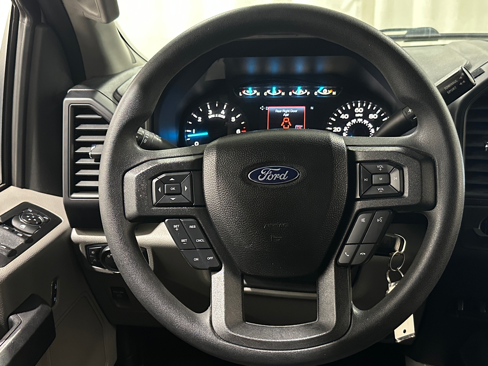 Thumbnail: 2017 Ford Econoline - 5