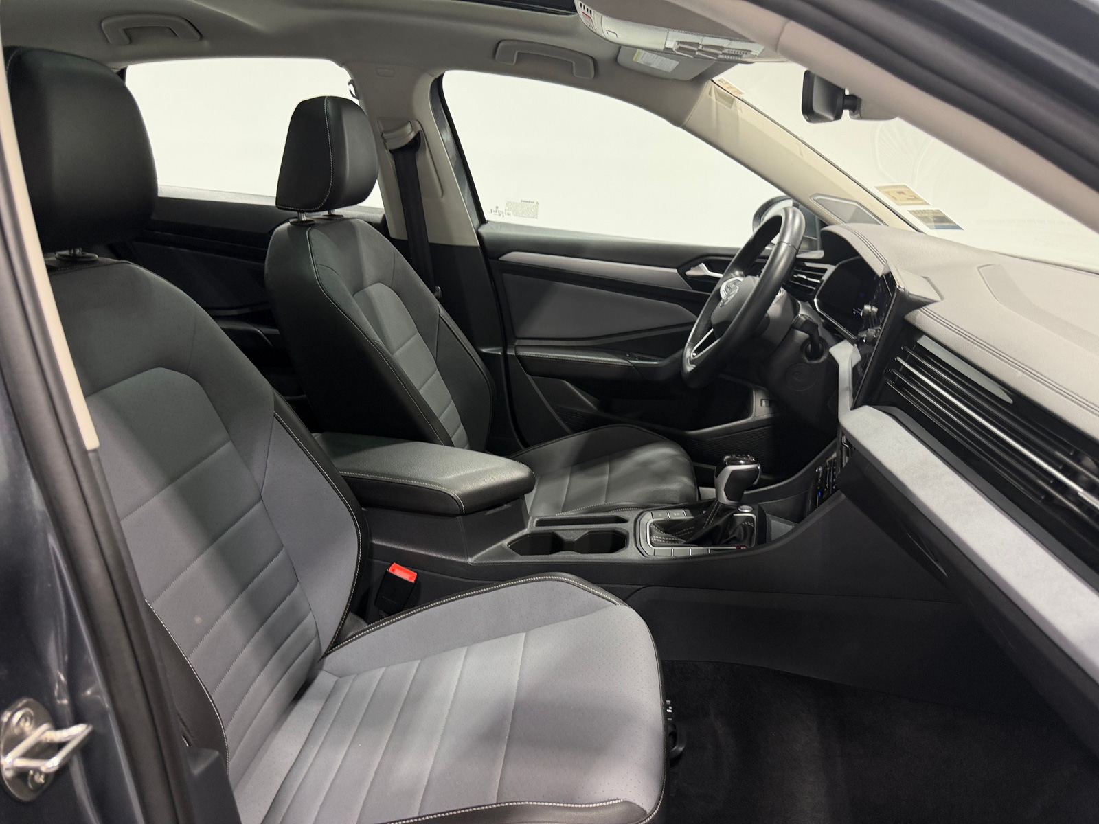 Thumbnail: 2025 Volkswagen Jetta - 2