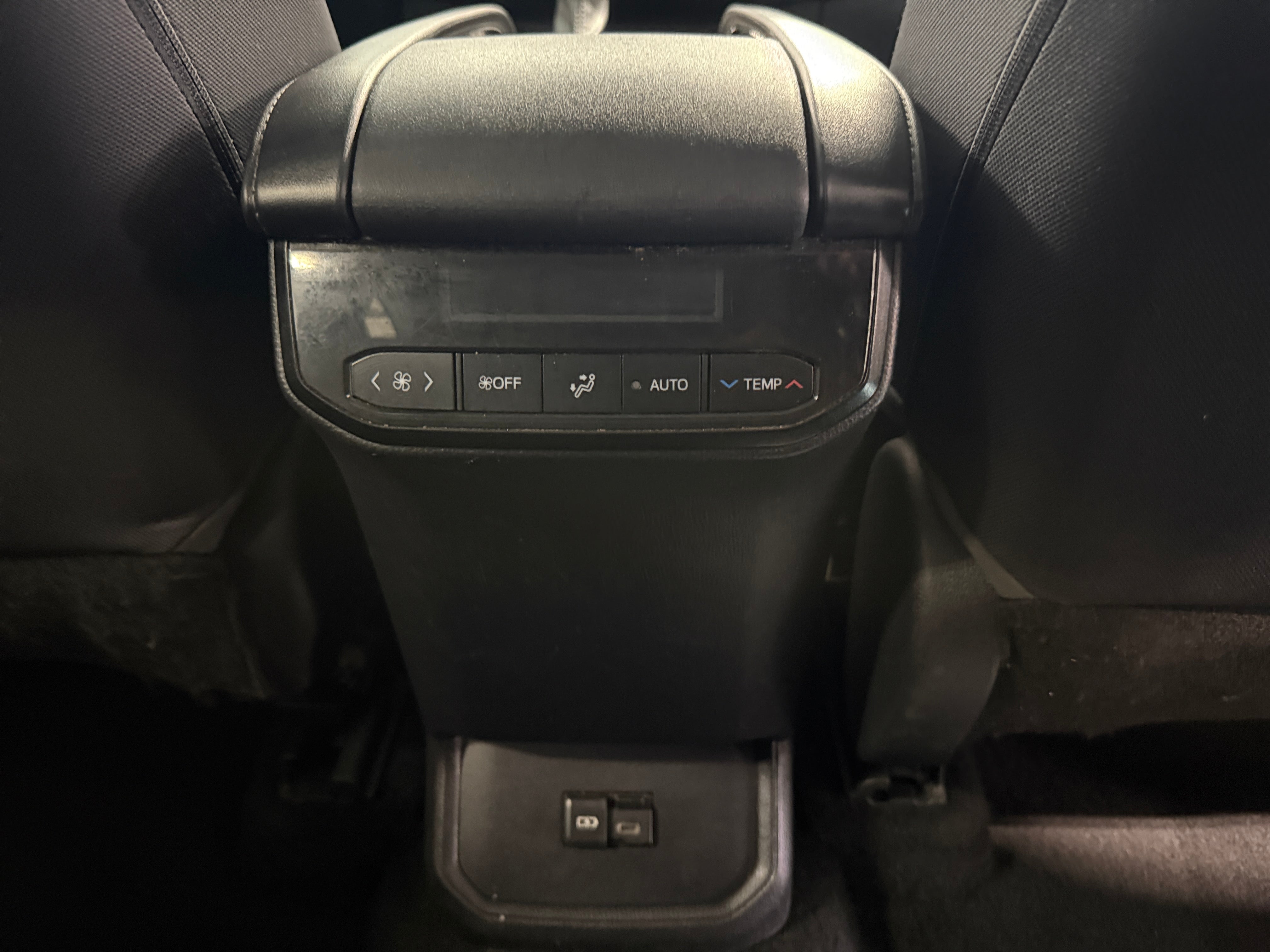 2022 Toyota Highlander L - Photo 4