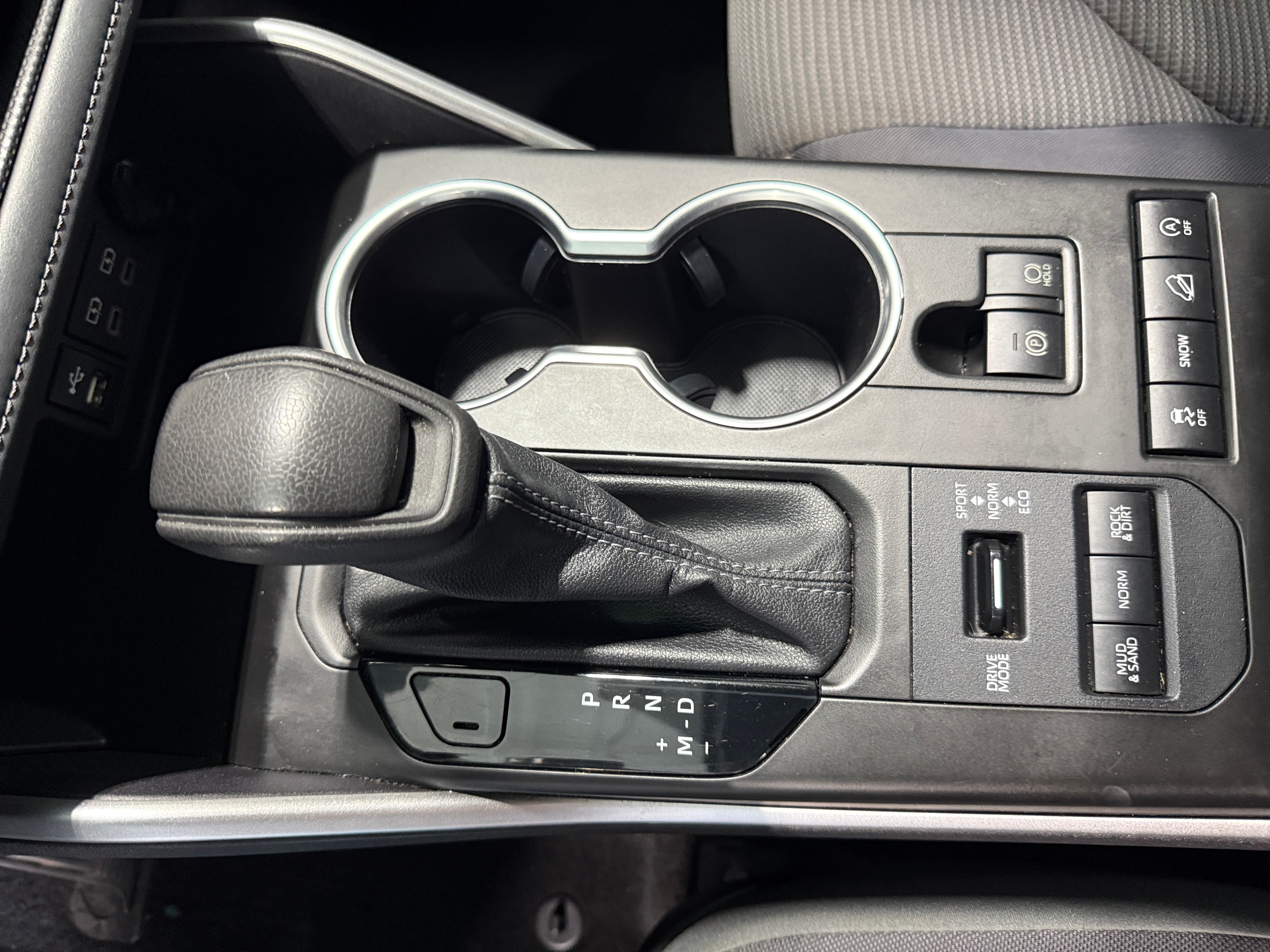 2022 Toyota Highlander L - Photo 7
