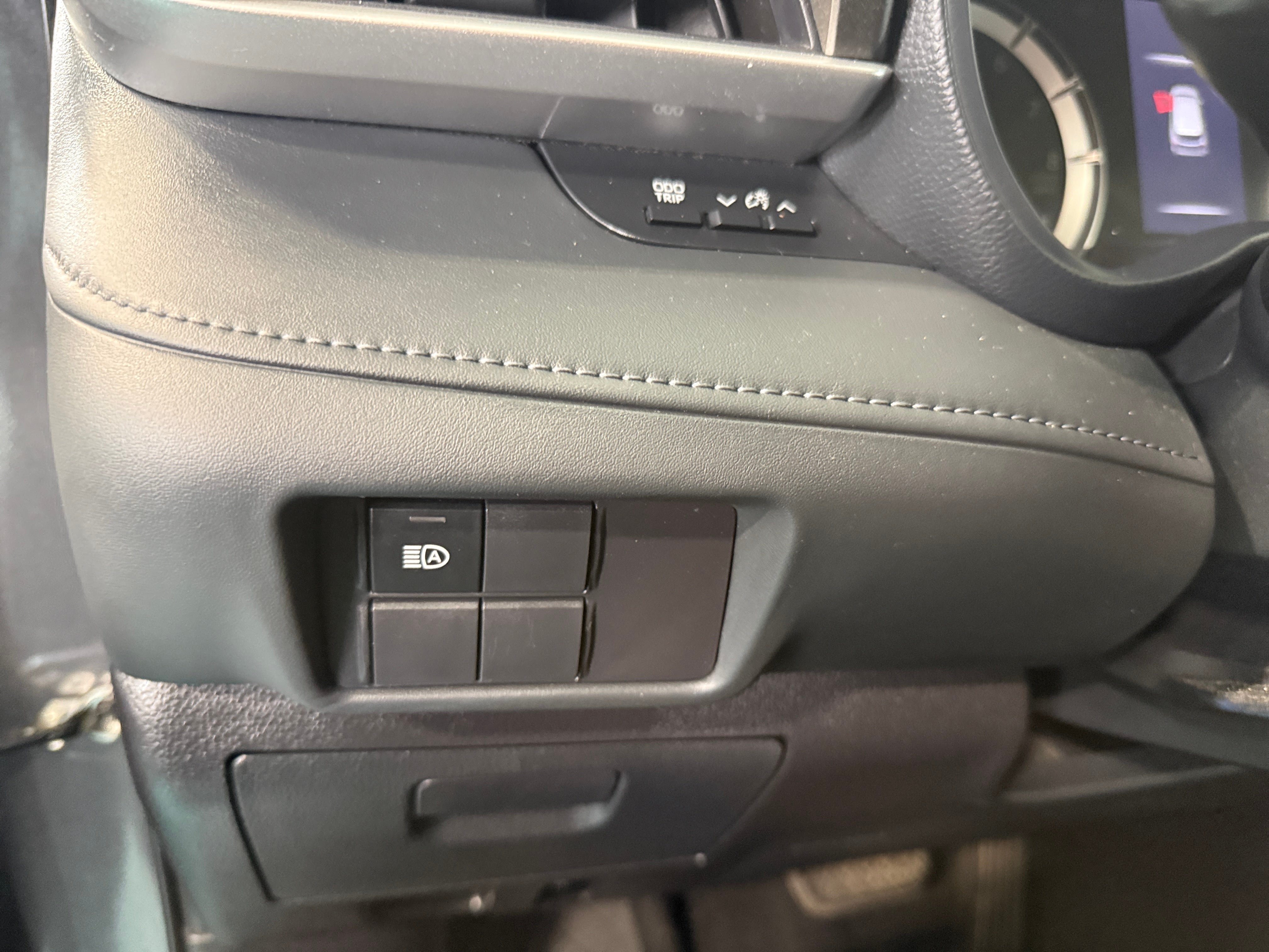 2022 Toyota Highlander L - Photo 11