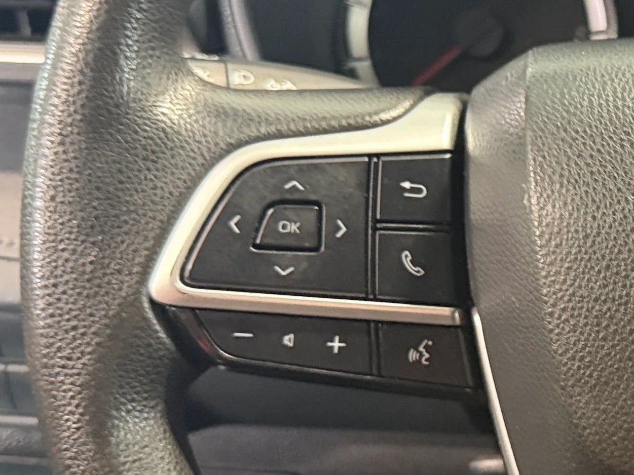 2022 Toyota Highlander L - Photo 17