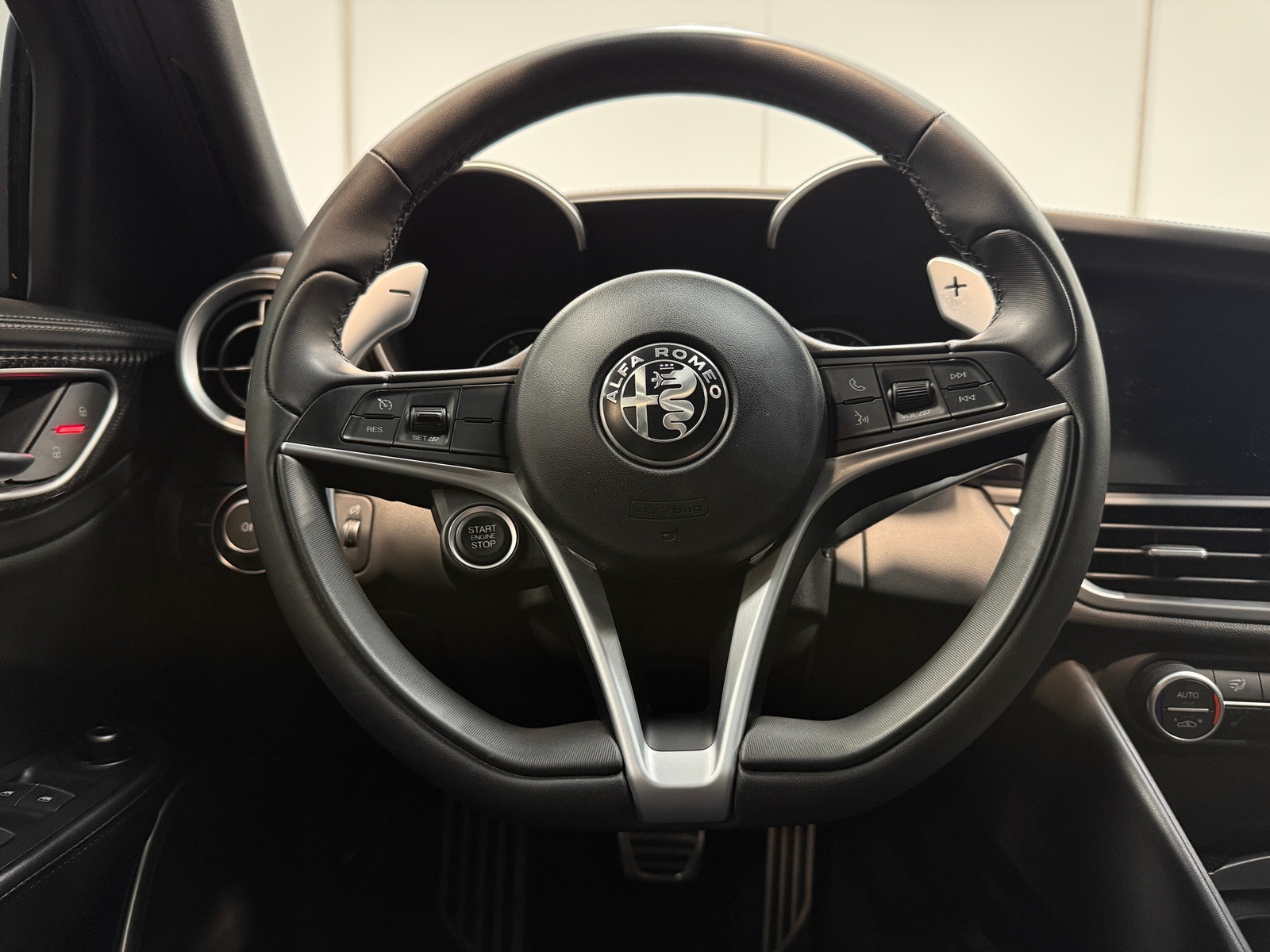 Thumbnail: 2019 Alfa Romeo Giulia - 4