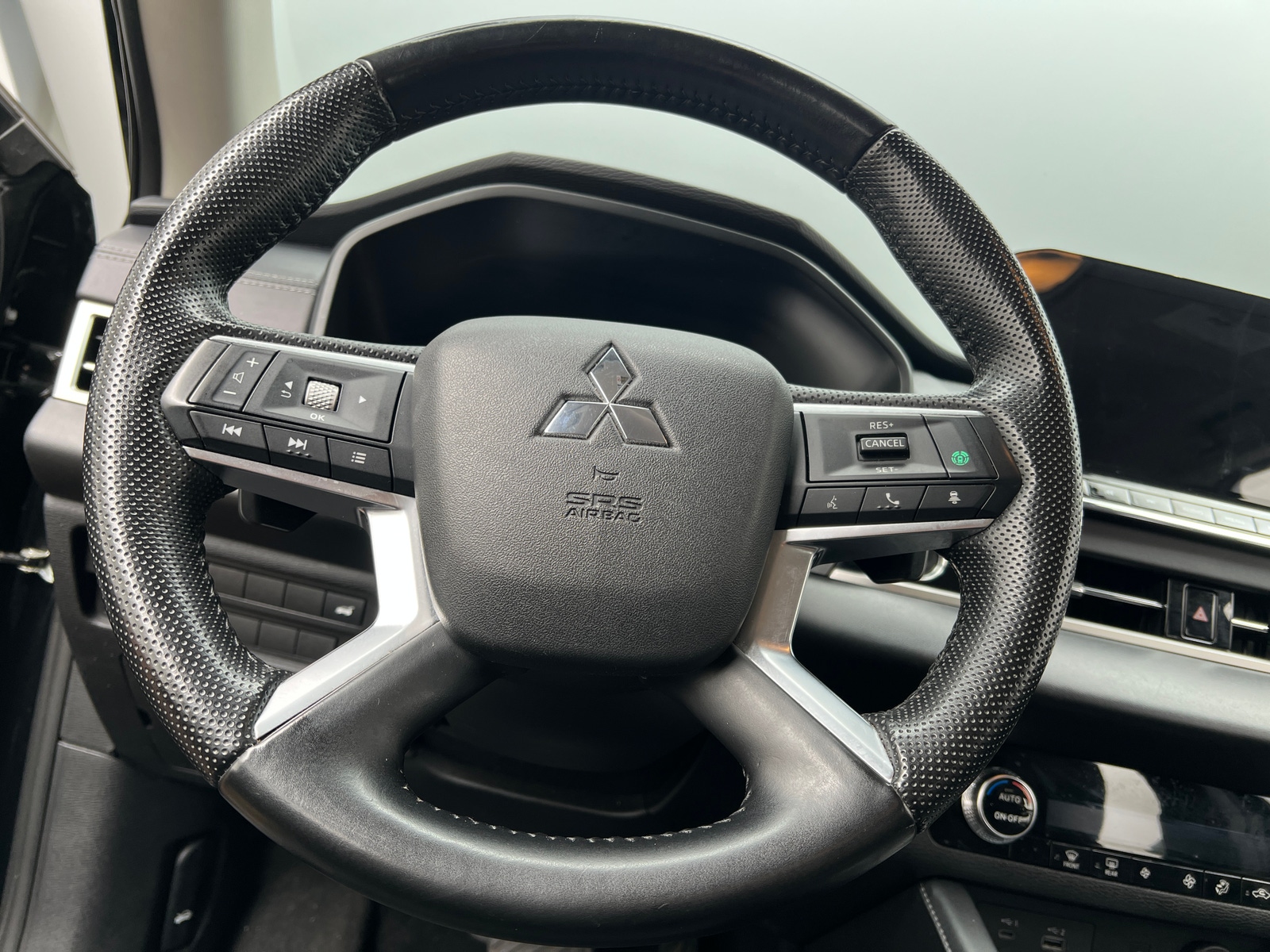 Thumbnail: 2024 Mitsubishi Outlander - 4