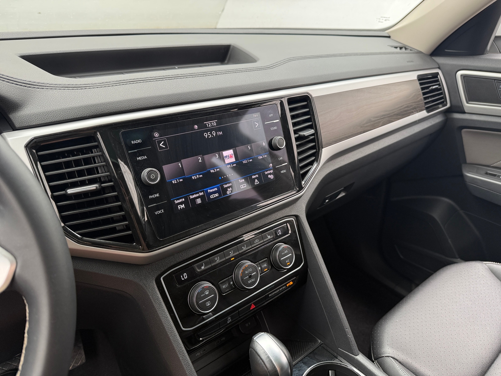 Thumbnail: 2023 Volkswagen Atlas - 3