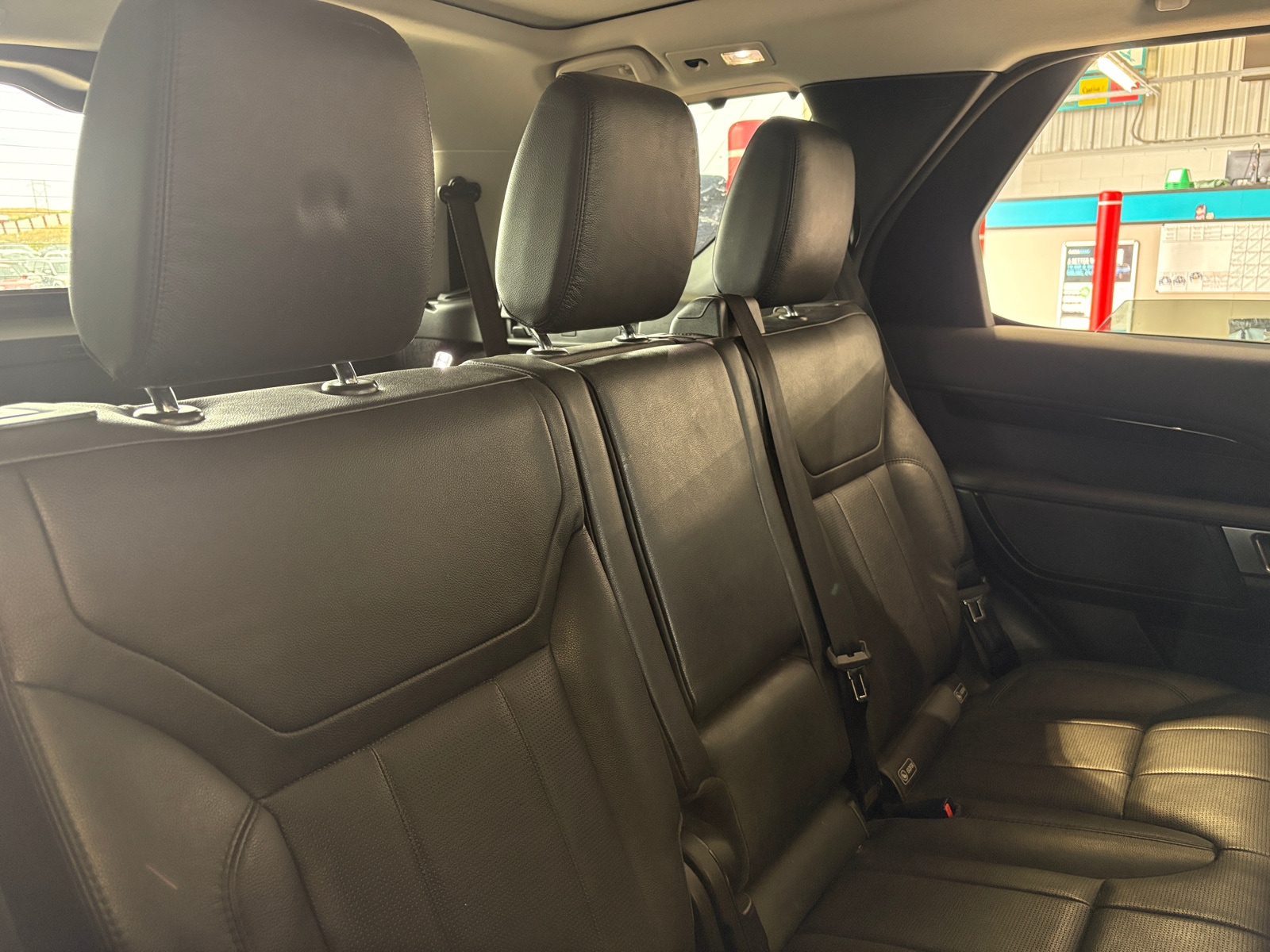 Thumbnail: 2019 Land Rover Discovery - 5