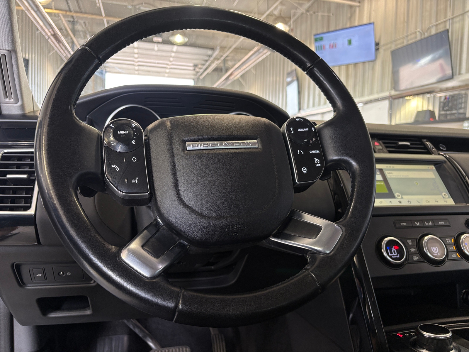 Thumbnail: 2019 Land Rover Discovery - 4