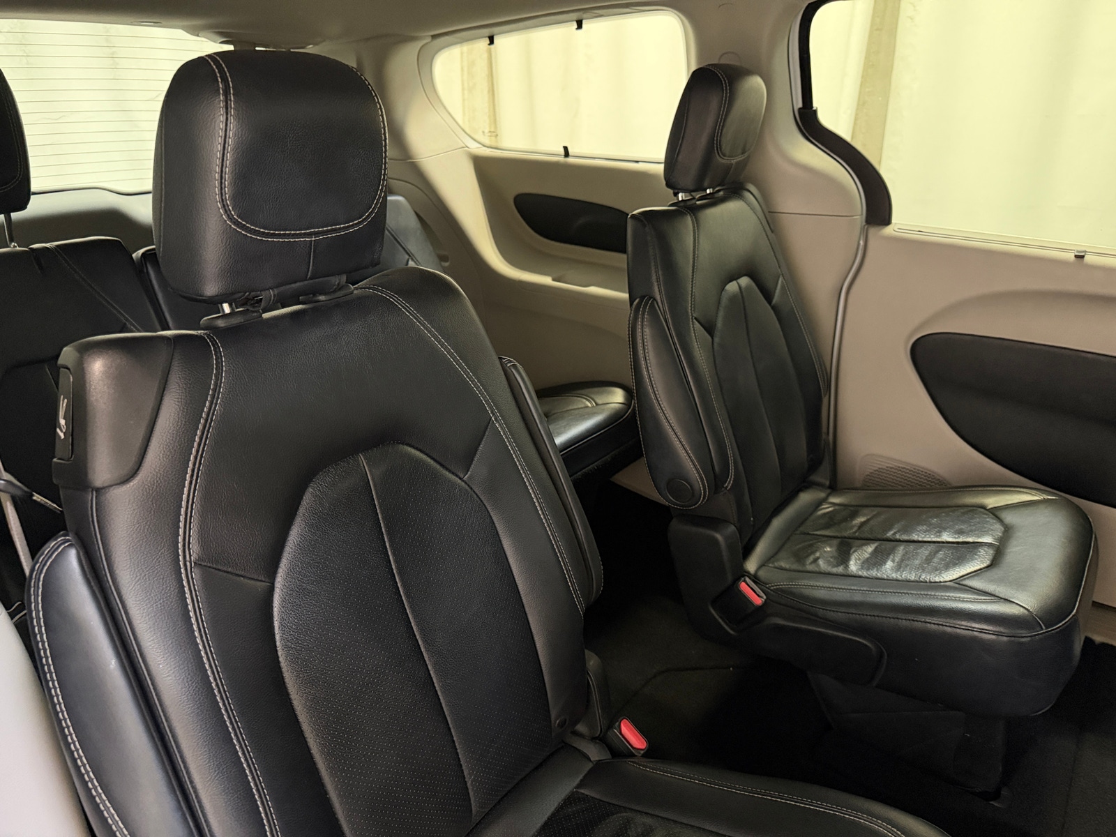 Thumbnail: 2022 Chrysler Pacifica - 5