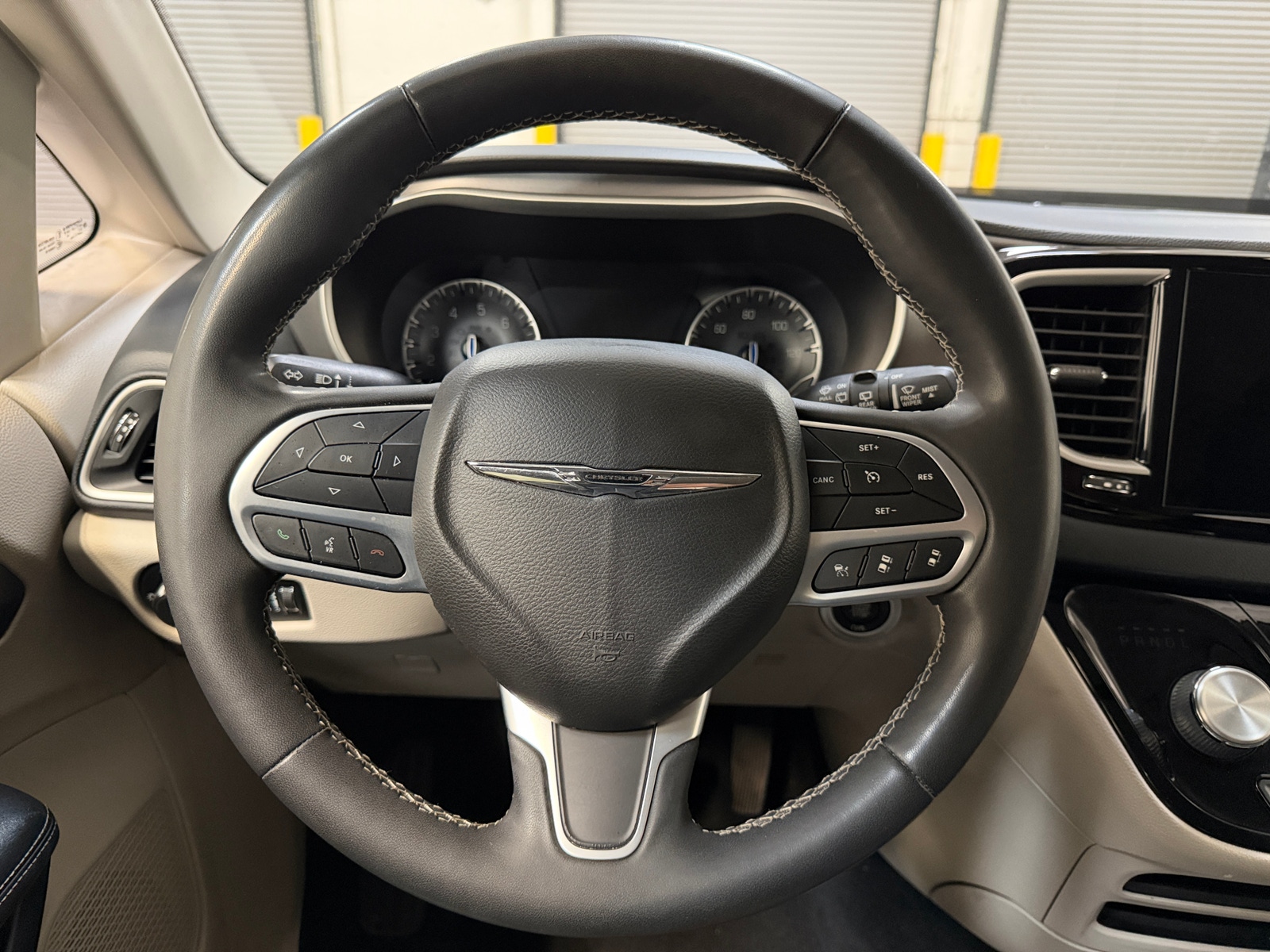 Thumbnail: 2022 Chrysler Pacifica - 4