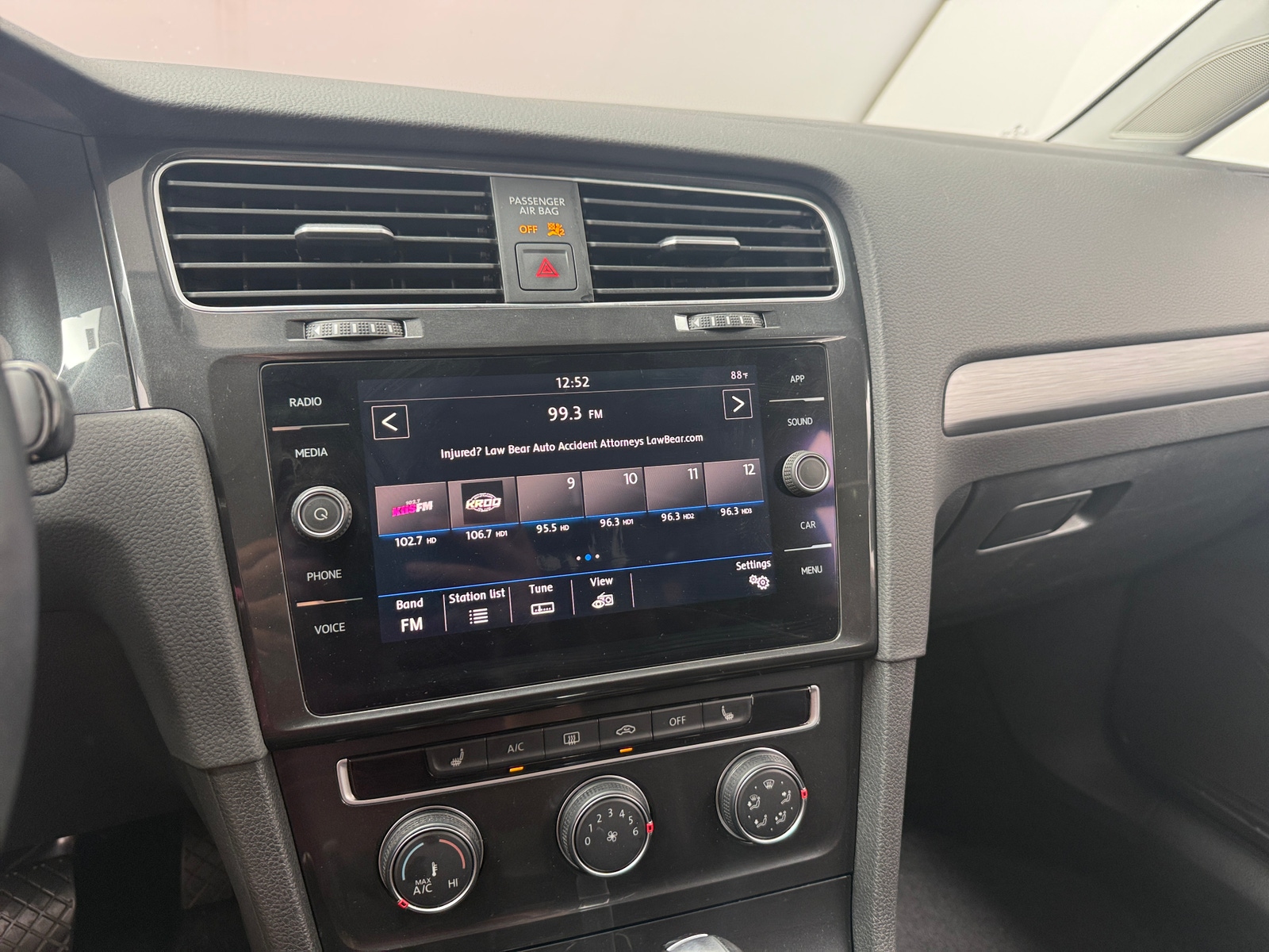 Thumbnail: 2019 Volkswagen Golf - 4