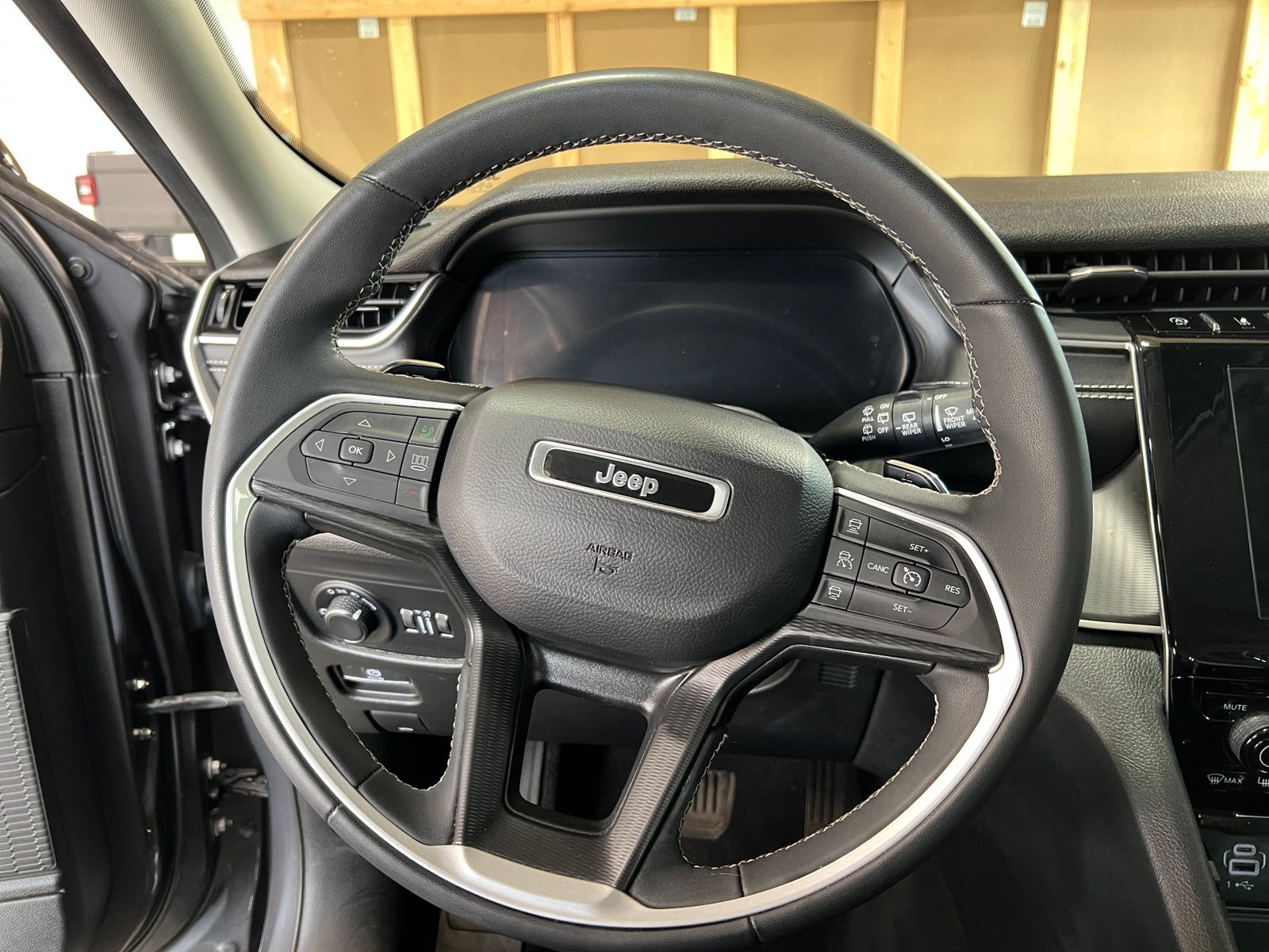 Thumbnail: 2023 Jeep Grand Cherokee - 5