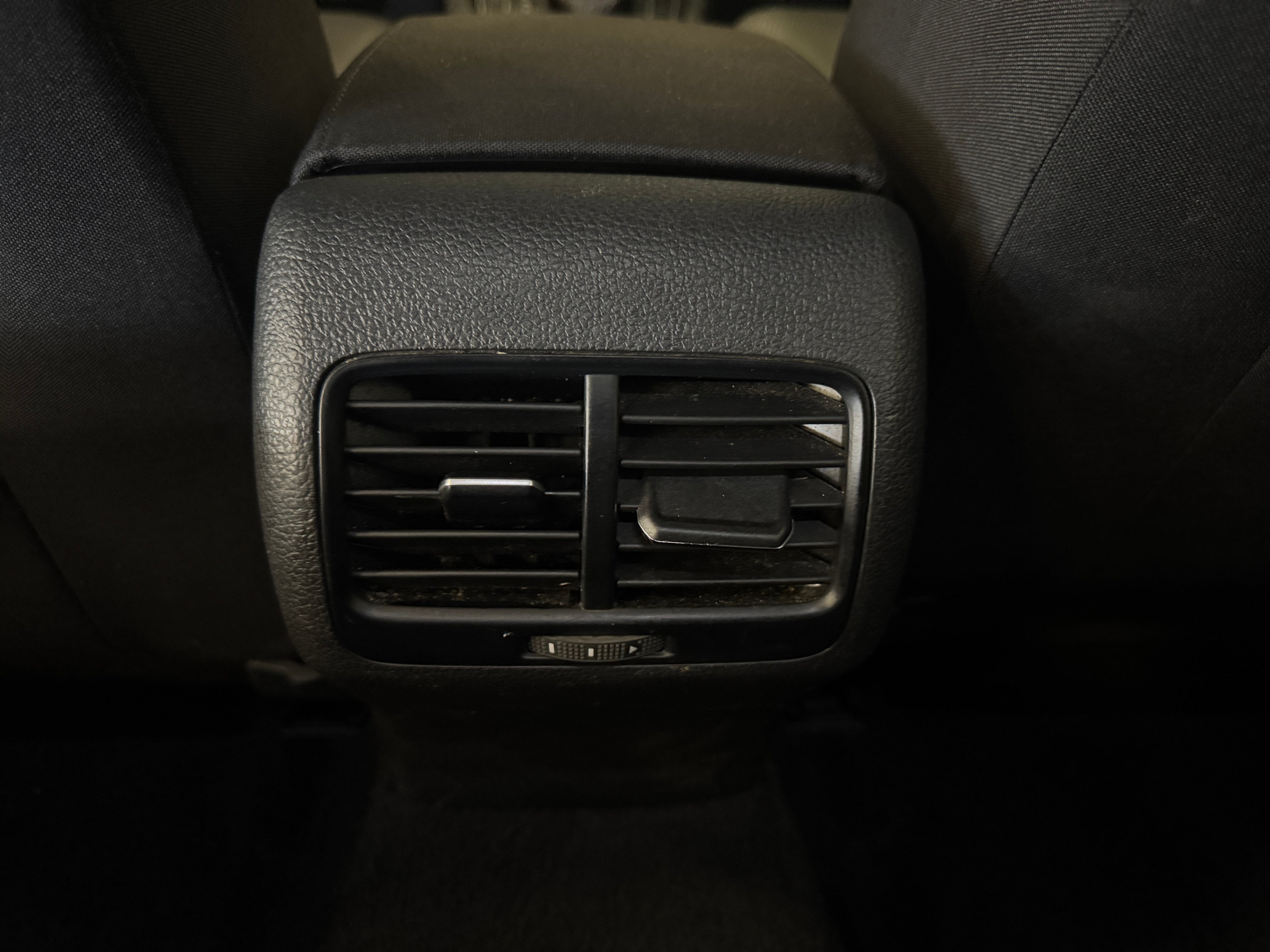 Used 2017 Volkswagen e-Golf e-Golf SE with VIN WVWKR7AU8HW953752 for sale in Oak Creek, WI