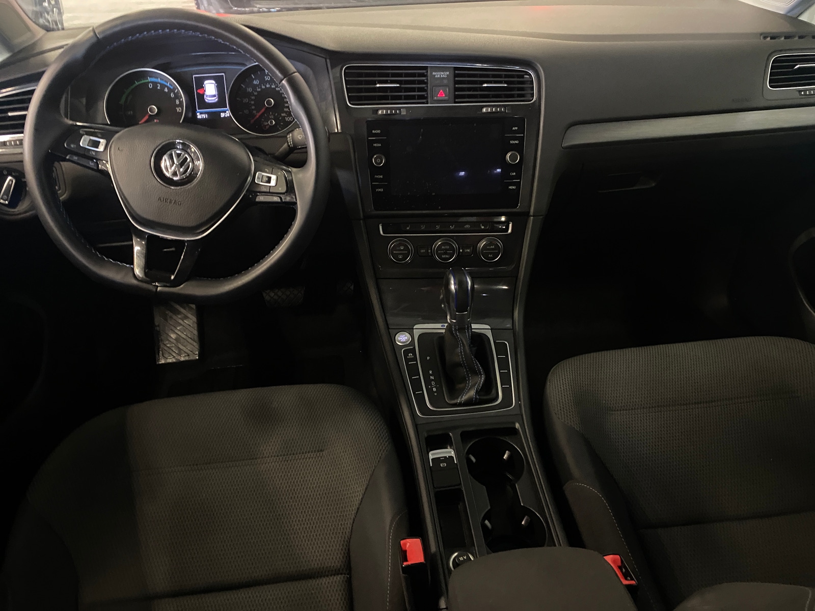 Thumbnail: 2017 Volkswagen e-Golf - 3