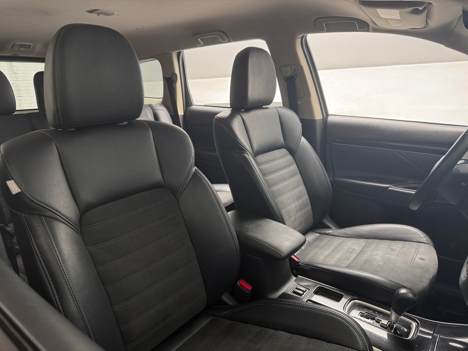 Thumbnail: 2019 Mitsubishi Outlander - 2
