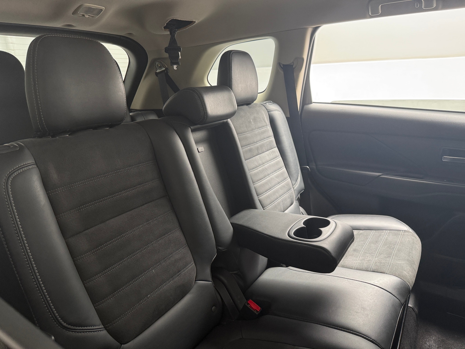 Thumbnail: 2019 Mitsubishi Outlander - 6