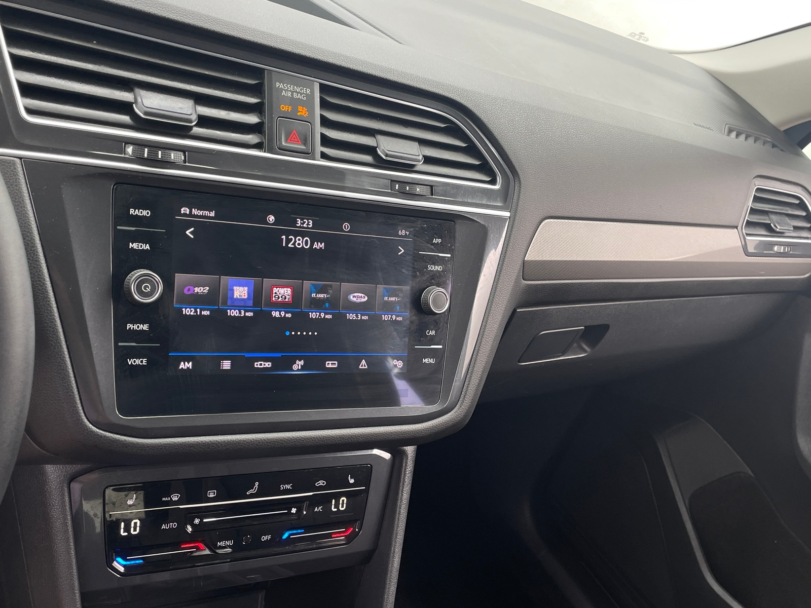 Thumbnail: 2022 Volkswagen Tiguan - 3