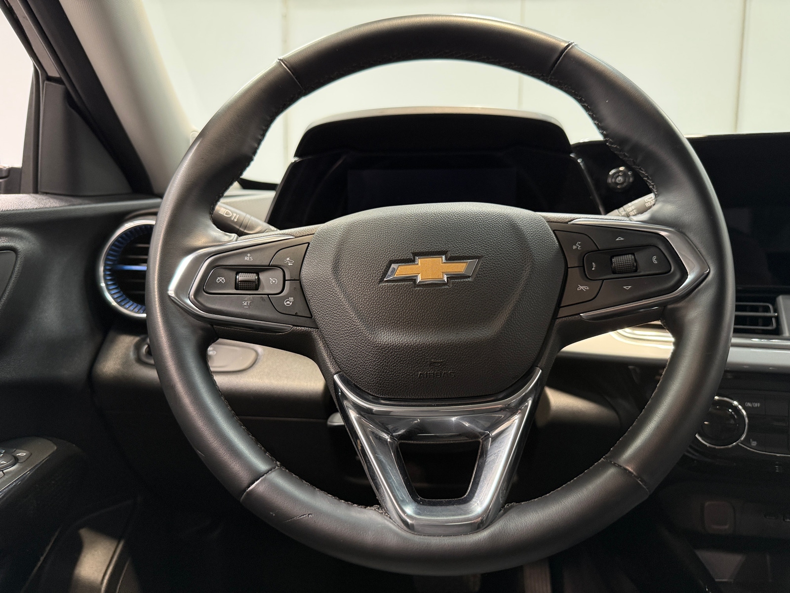 Thumbnail: 2025 Chevrolet Trax - 4