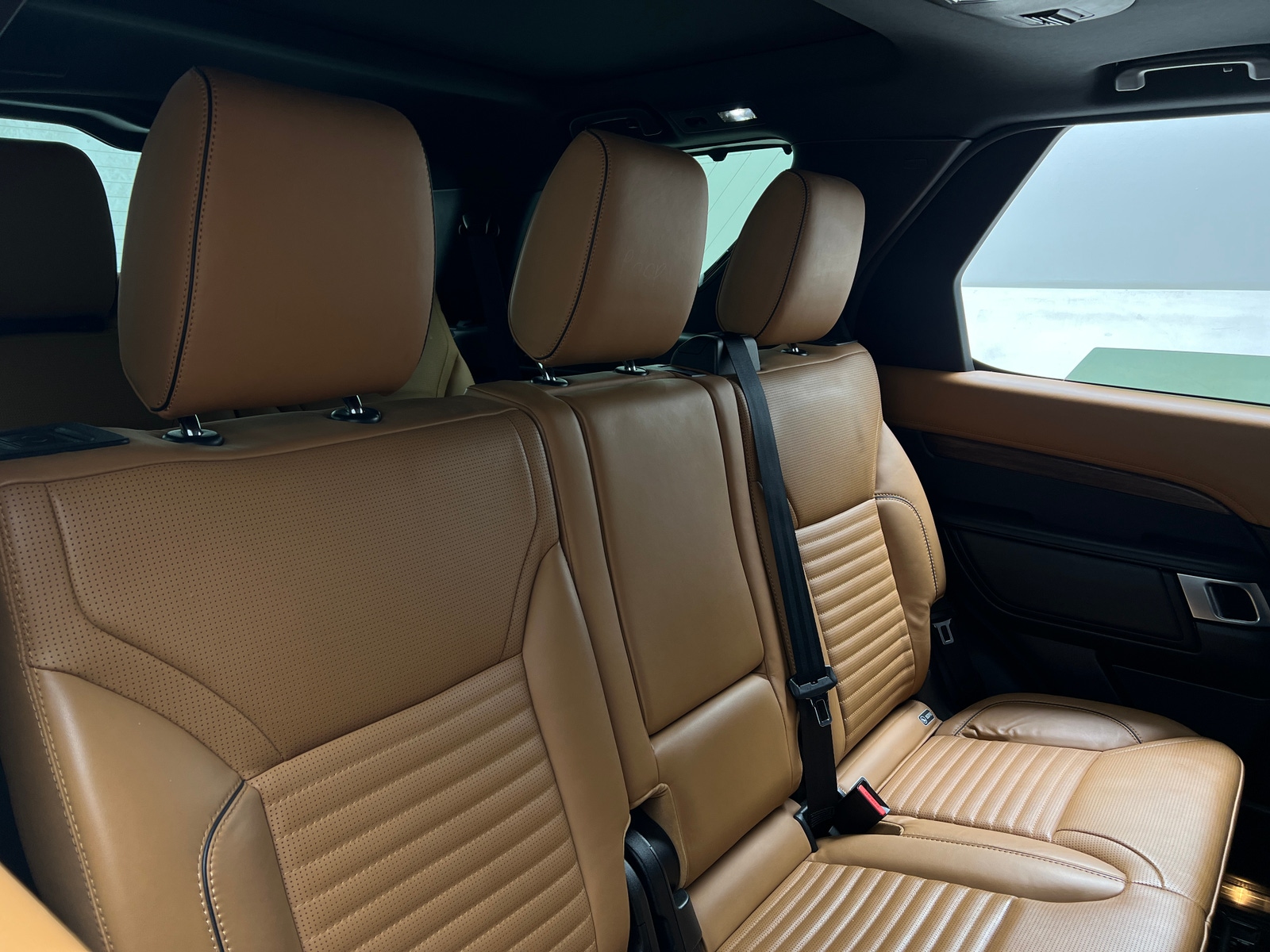 Thumbnail: 2019 Land Rover Discovery - 6