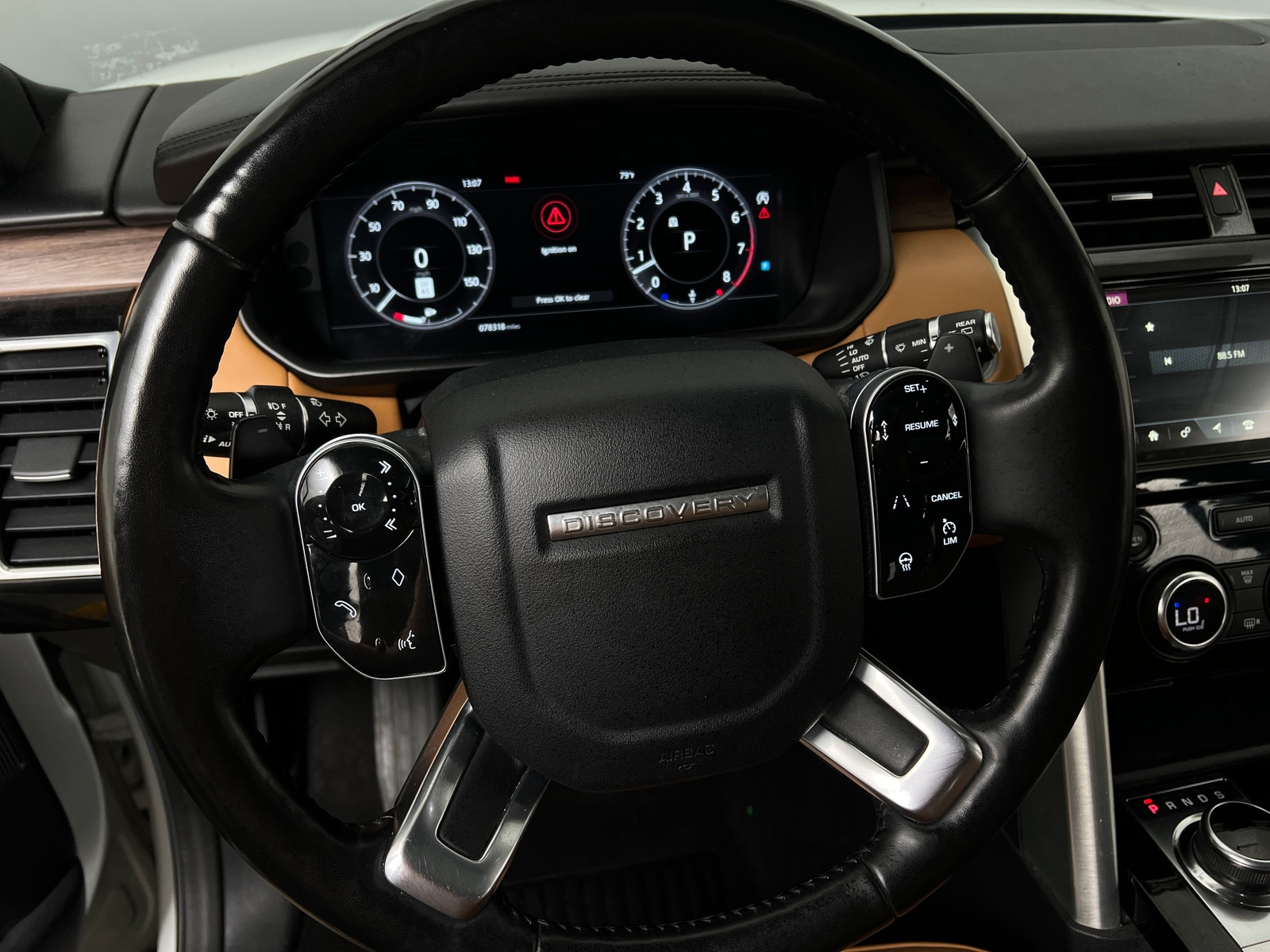 Thumbnail: 2019 Land Rover Discovery - 5
