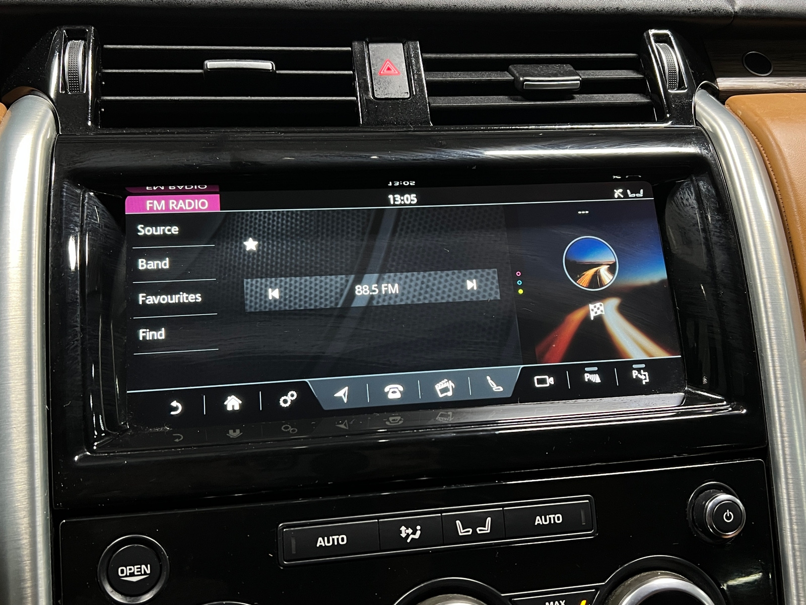 Thumbnail: 2019 Land Rover Discovery - 4