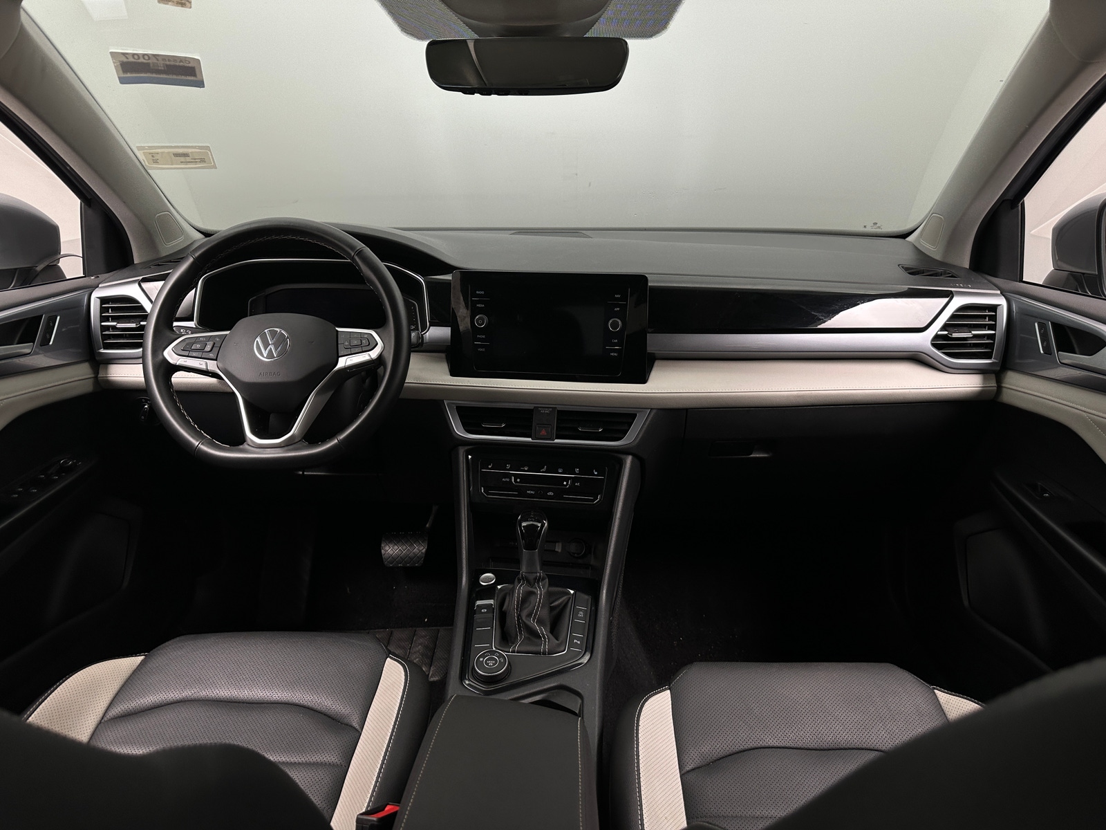 Thumbnail: 2025 Volkswagen Taos - 2