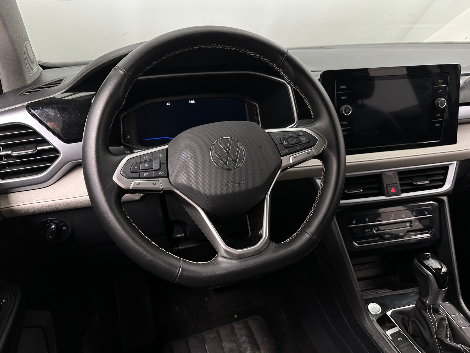 Thumbnail: 2025 Volkswagen Taos - 4
