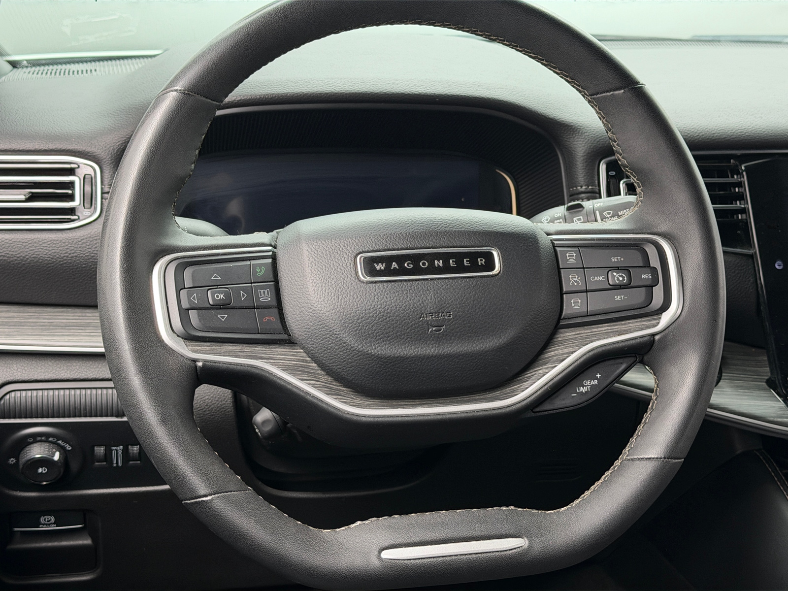 Thumbnail: 2024 Jeep Wagoneer - 4
