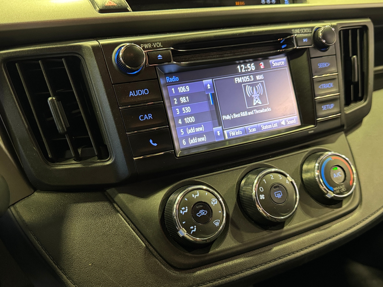 Thumbnail: 2017 Toyota RAV4 - 4