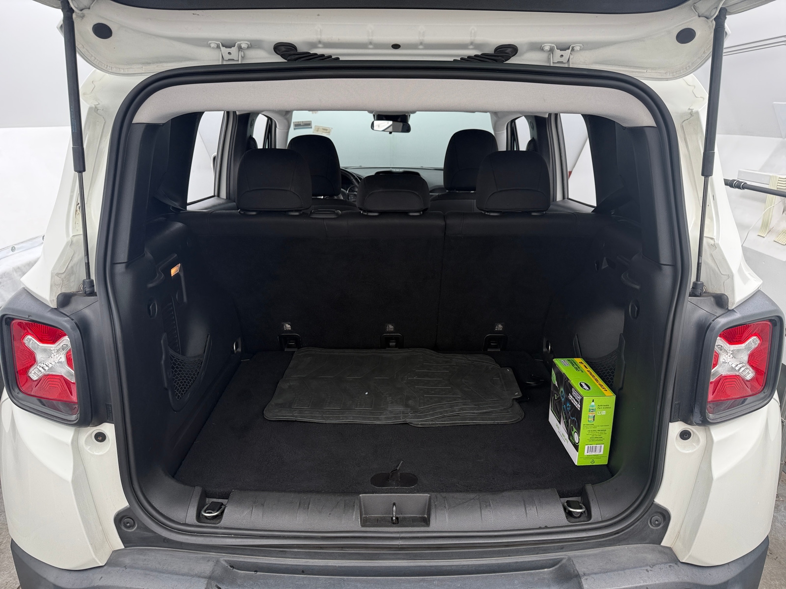 Thumbnail: 2018 Jeep Renegade - 7