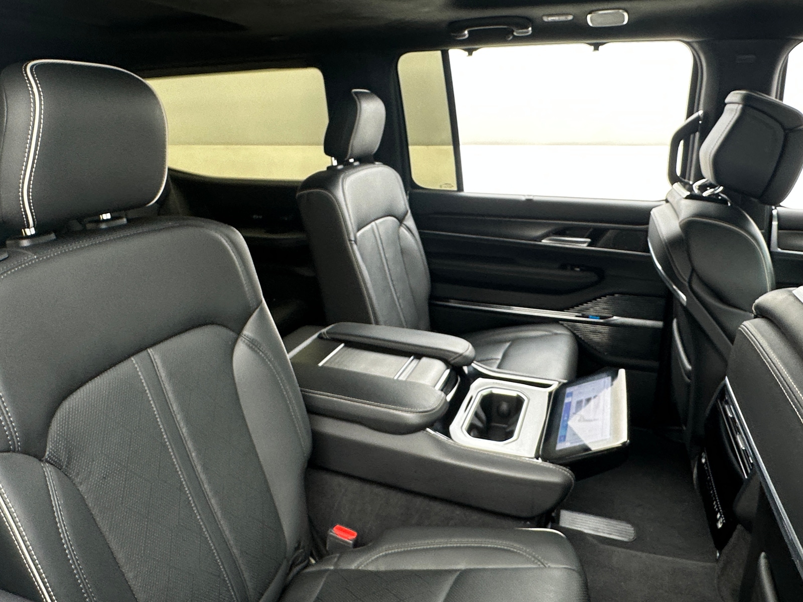 Thumbnail: 2022 Jeep Grand Wagoneer - 5
