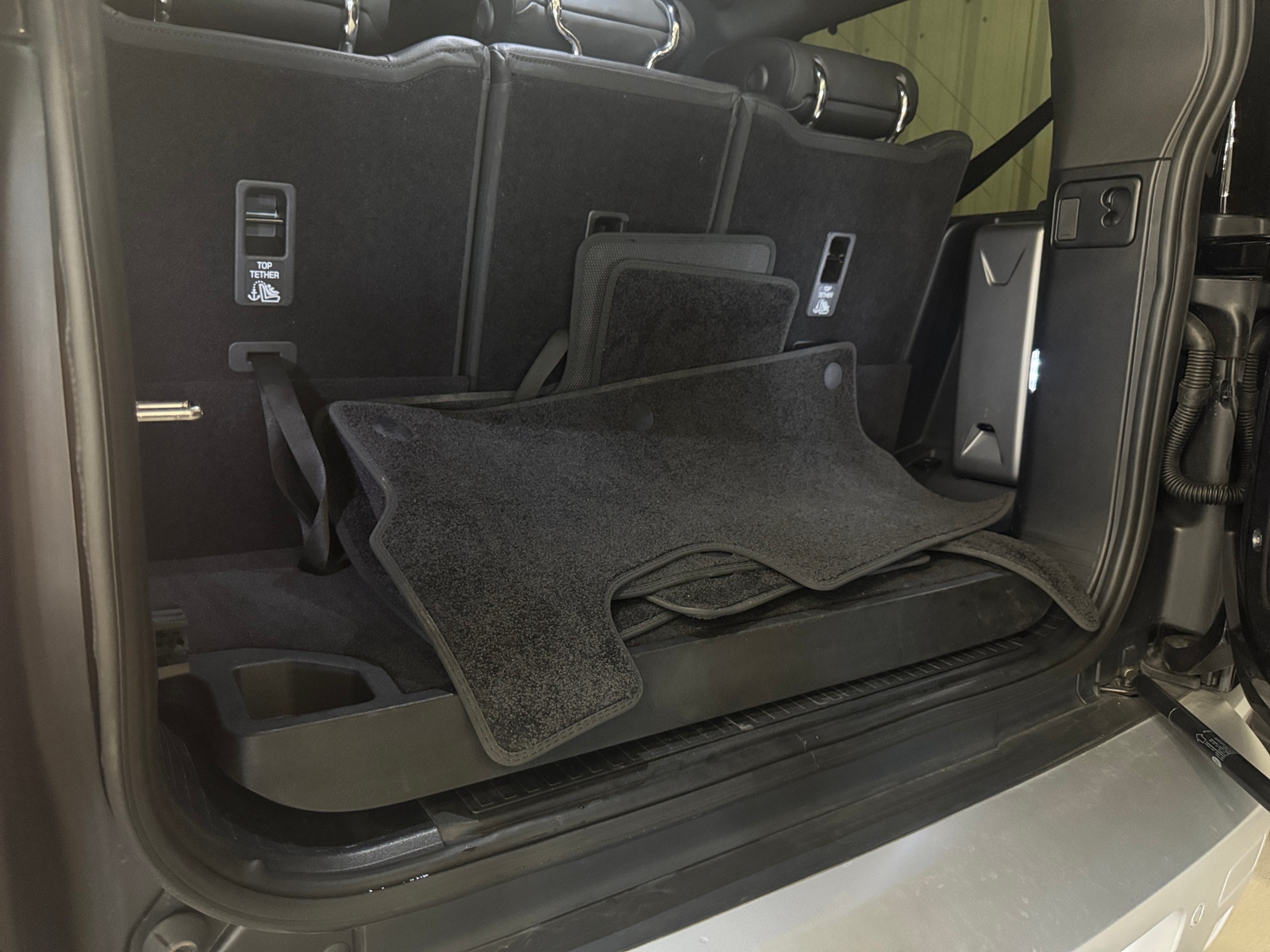 Thumbnail: 2024 Land Rover Defender - 7