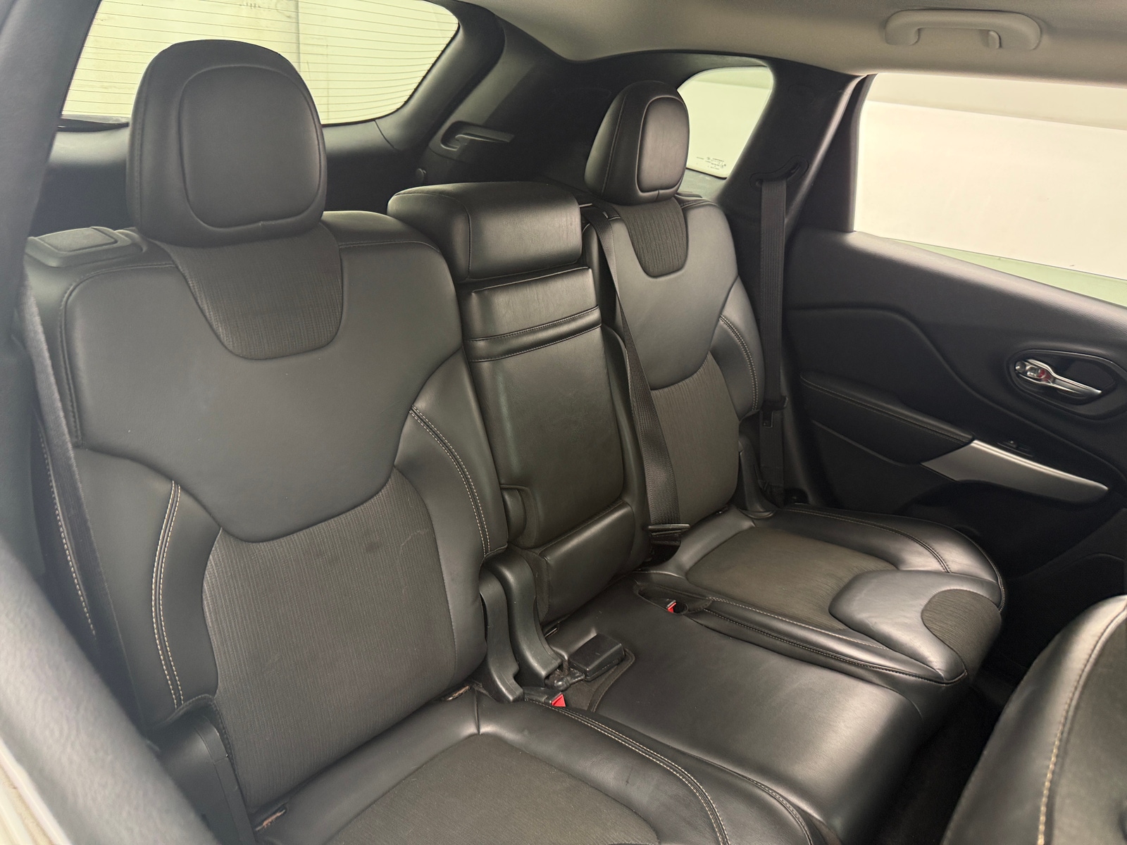Thumbnail: 2018 Jeep Cherokee - 6